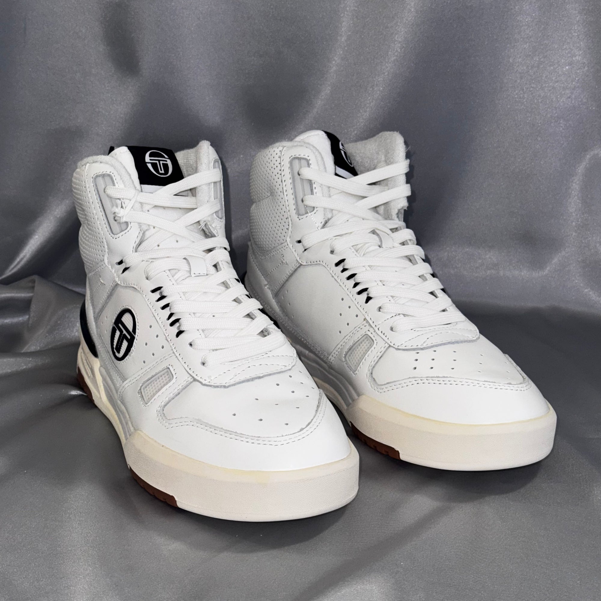 Чоловічі кросівки Sergio Tacchini BB Court Hi - білого кольору з сірими акцентами, високий силует, європейський бренд.