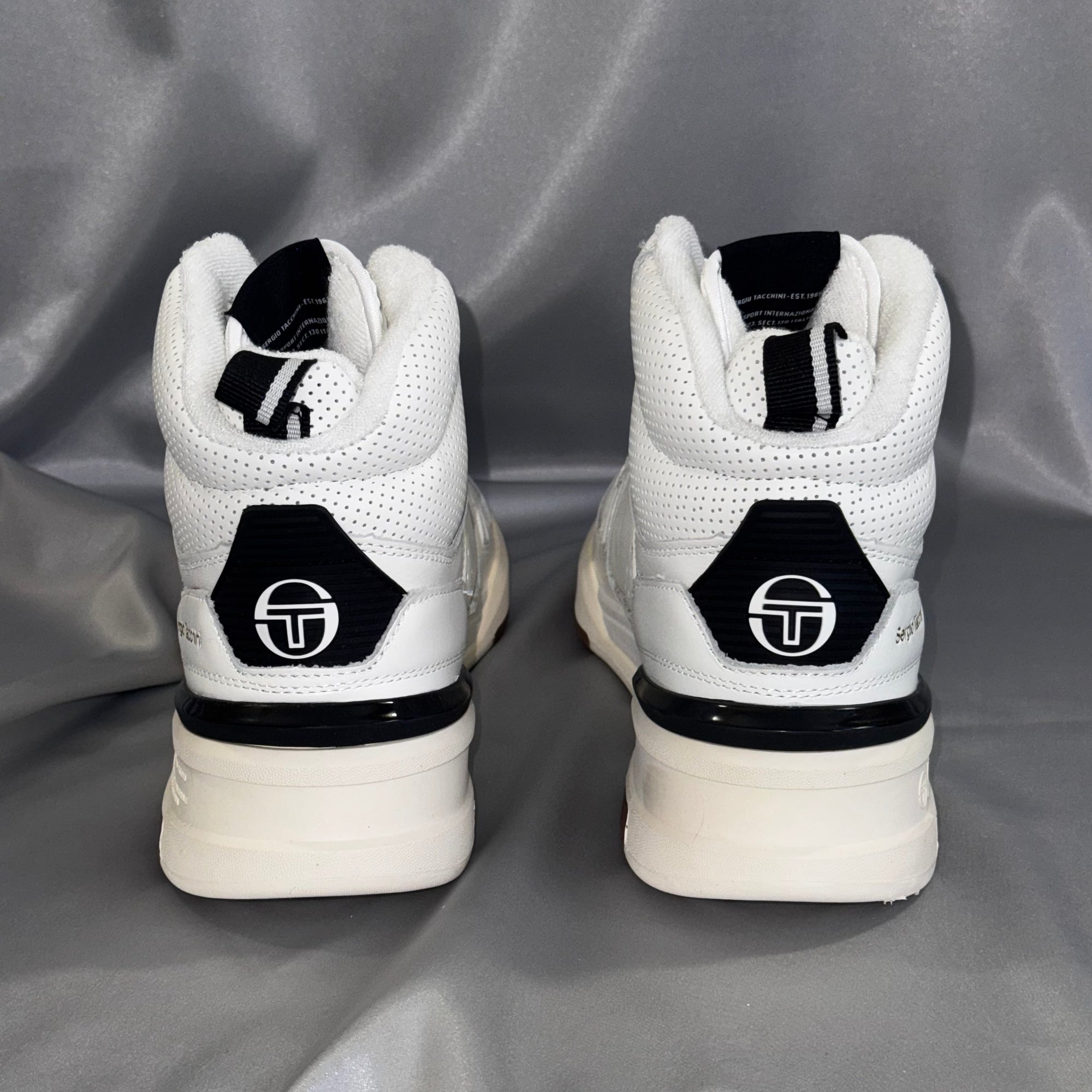 Чоловічі кросівки Sergio Tacchini BB Court Hi - білого кольору з сірими акцентами, високий силует, європейський бренд.