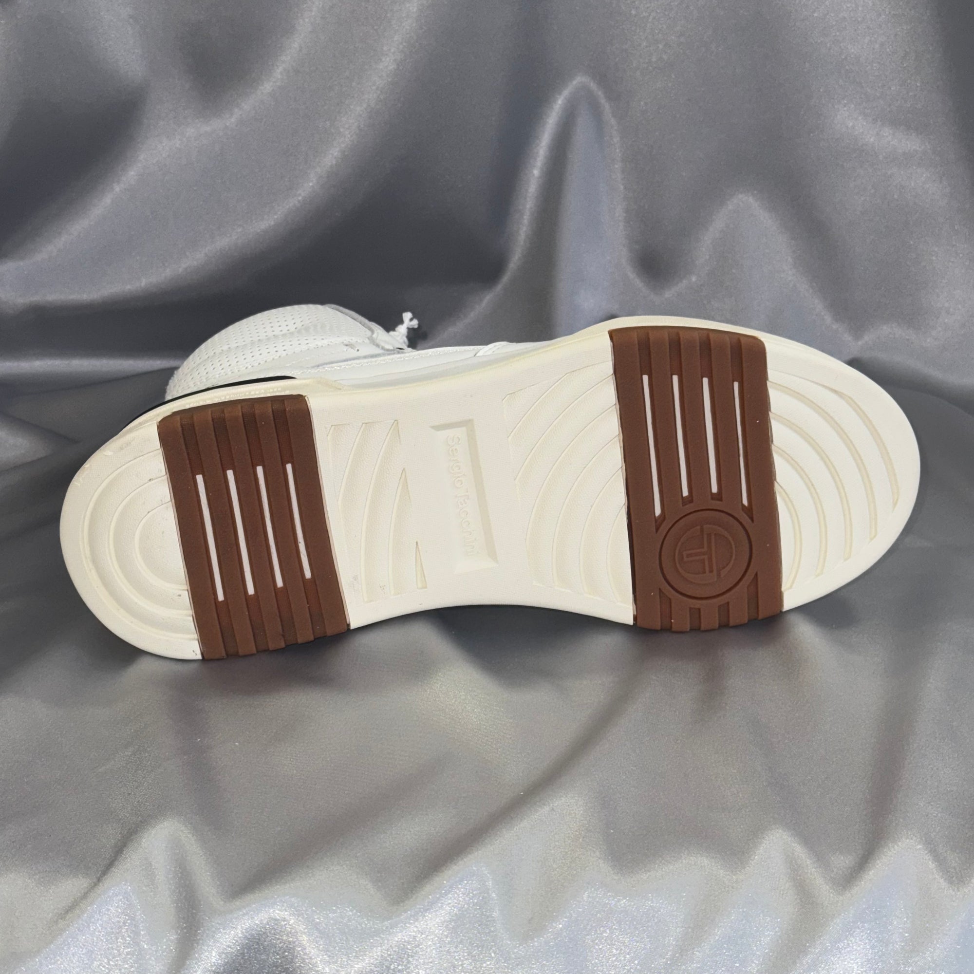 Чоловічі кросівки Sergio Tacchini BB Court Hi - білого кольору з сірими акцентами, високий силует, європейський бренд.