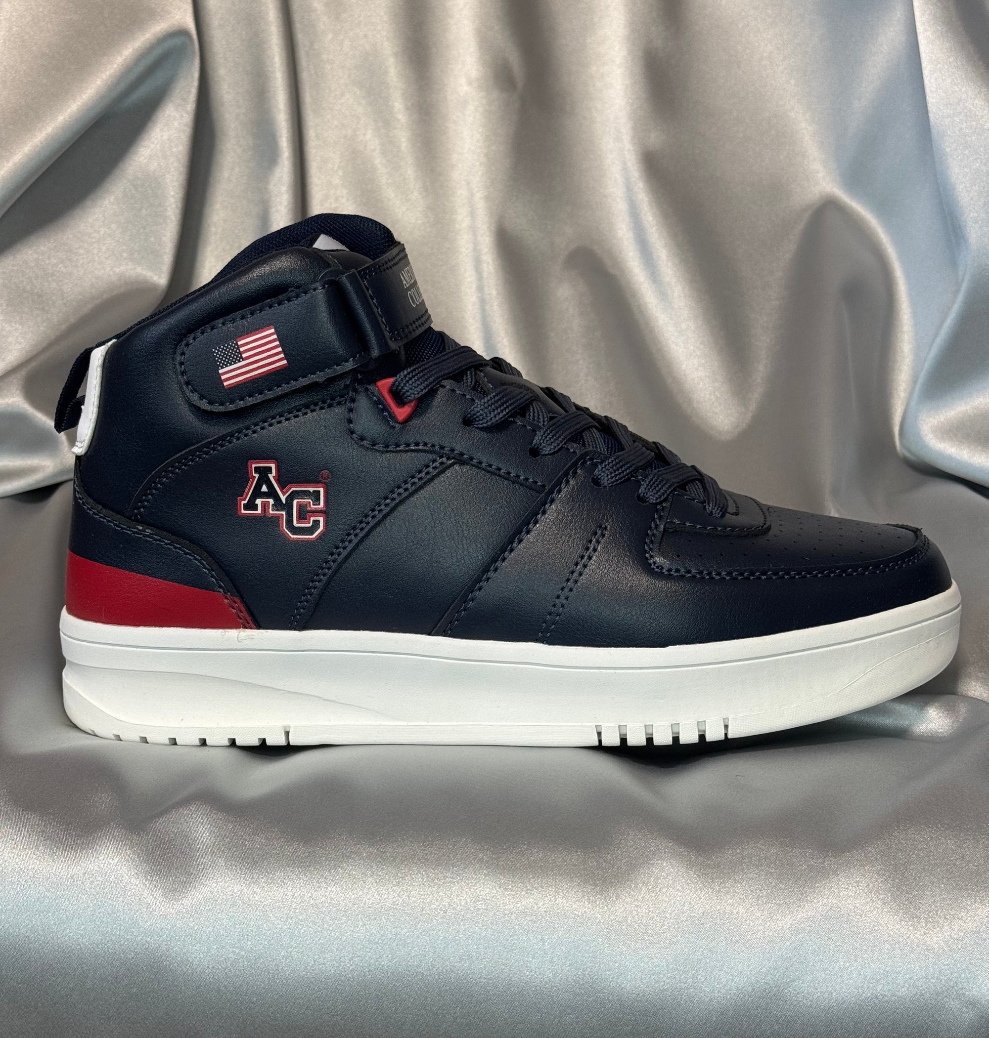 Чоловічі кросівки American College AUSTIN MEN NAVY  темно-синього кольору з червоними вставками, європейський бренд.