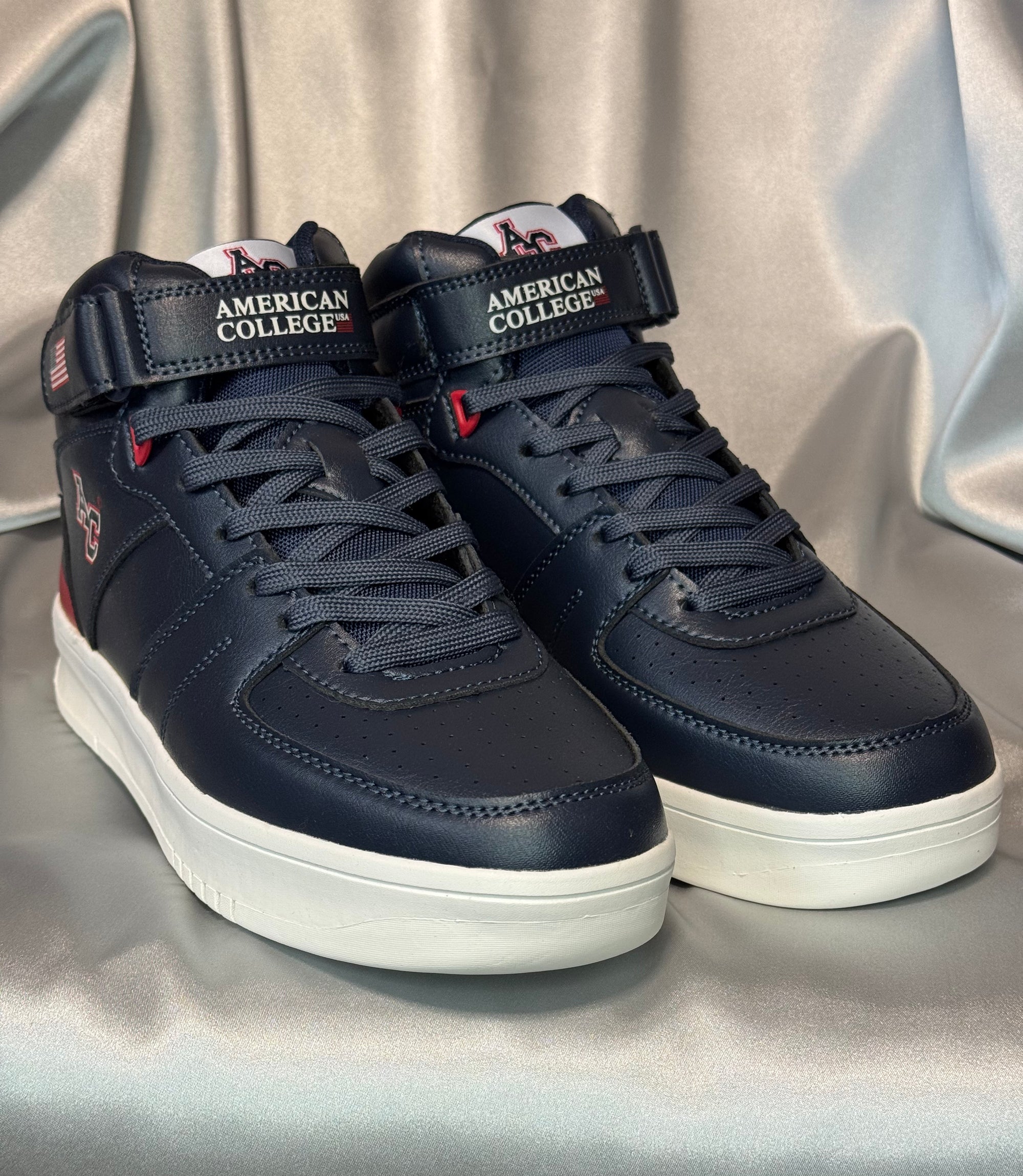Чоловічі кросівки American College AUSTIN MEN NAVY  темно-синього кольору з червоними вставками, європейський бренд.