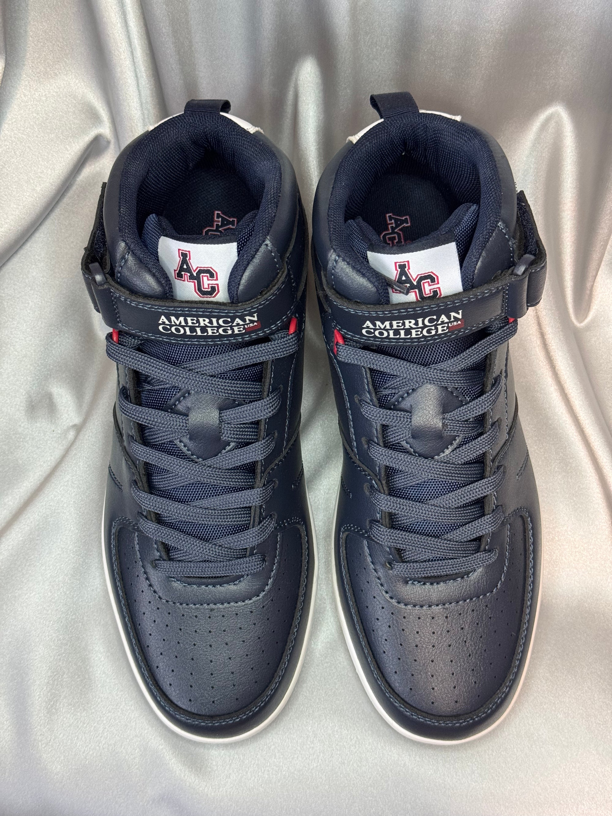 Чоловічі кросівки American College AUSTIN MEN NAVY  темно-синього кольору з червоними вставками, європейський бренд.