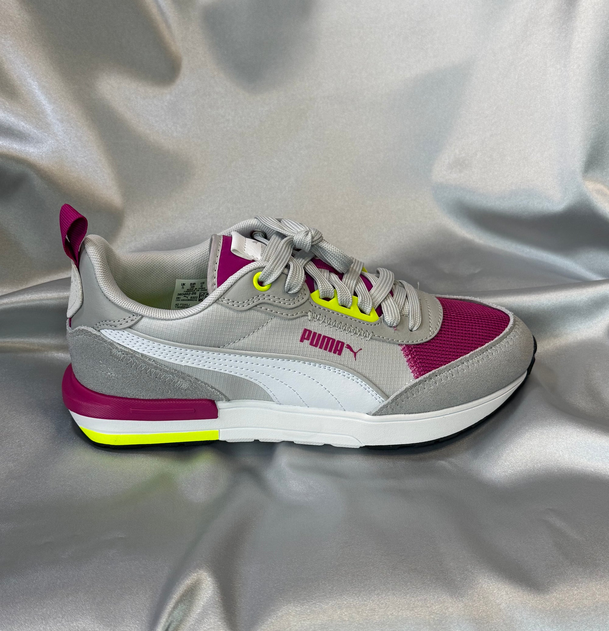 Жіночі кросівки Puma R22 White Yellow Alert білі з сірим кольором з рожевими та жовтими вставками, європейський бренд.