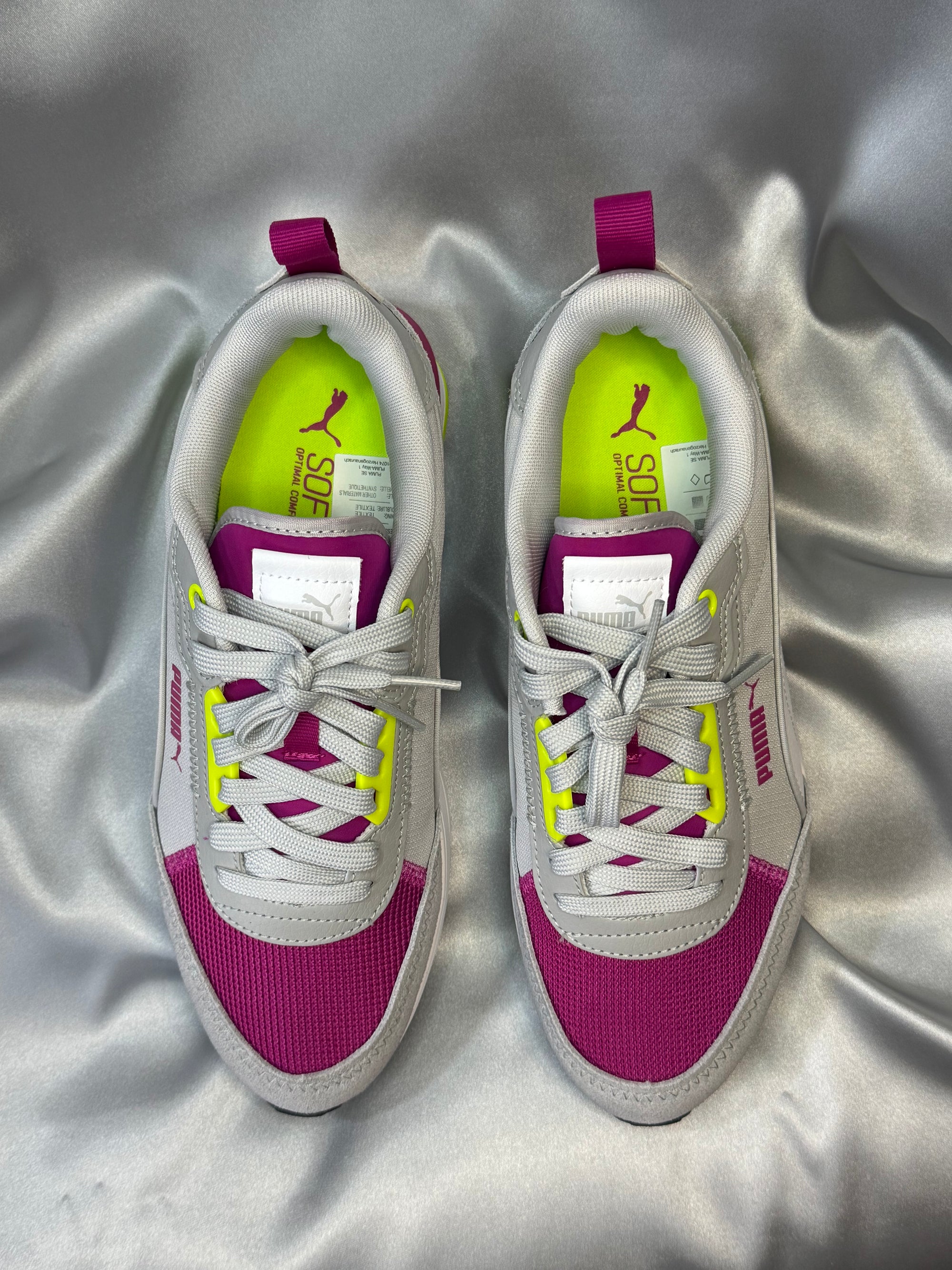 Жіночі кросівки Puma R22 White Yellow Alert білі з сірим кольором з рожевими та жовтими вставками, європейський бренд.