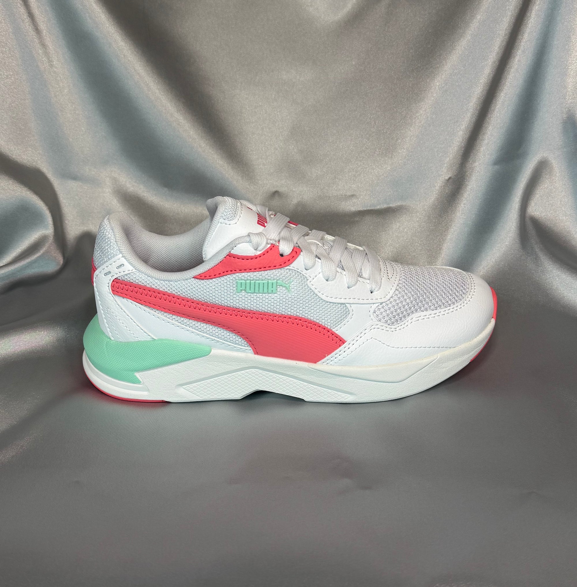 Жіночі кросівки Puma X-Ray Speed Lite Jr Loveable білі з рожевими та зеленими акцентом, європейський бренд.