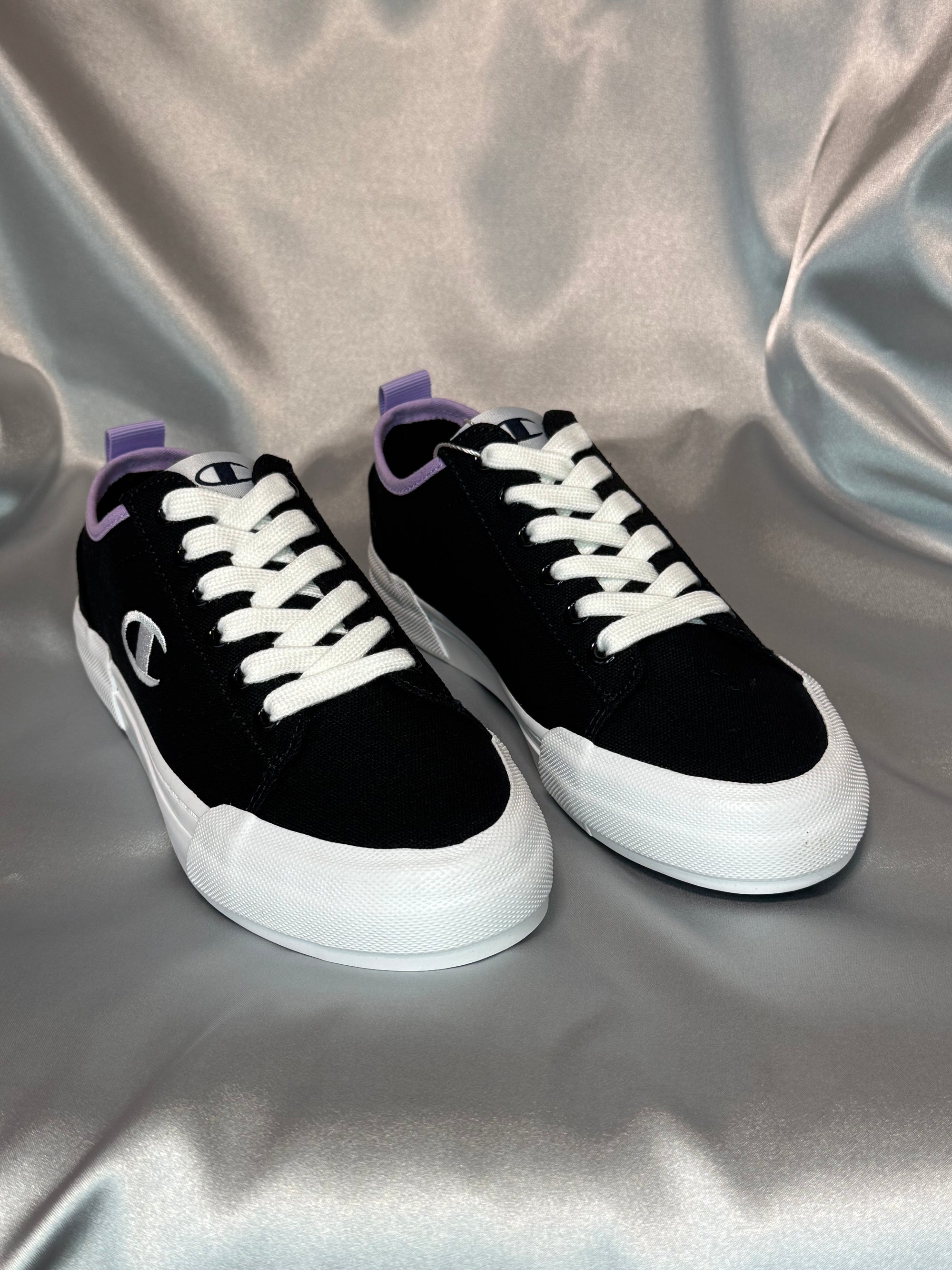 Жіночі кеди Champion Low Cut Shoe Revoli Nbk  чорні з фіолетовим акцентом та білими шнурівками, європейський бренд.