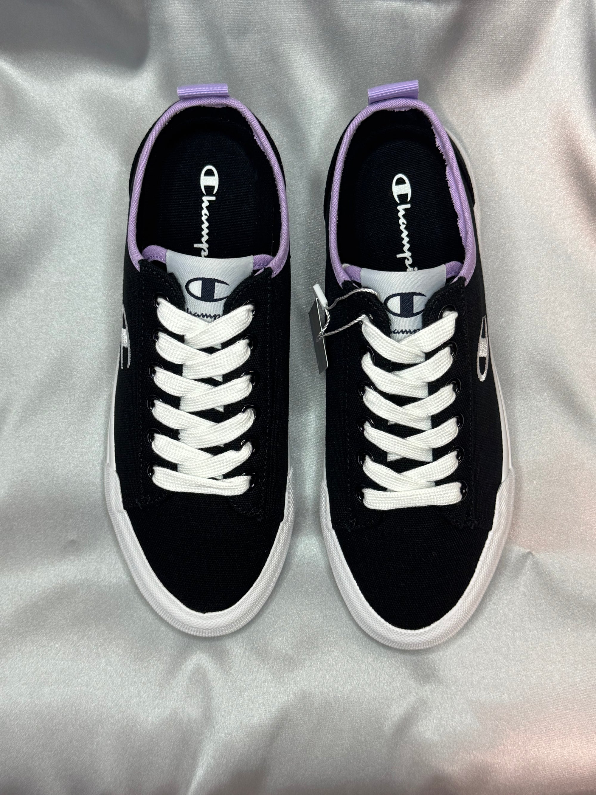 Жіночі кеди Champion Low Cut Shoe Revoli Nbk  чорні з фіолетовим акцентом та білими шнурівками, європейський бренд.