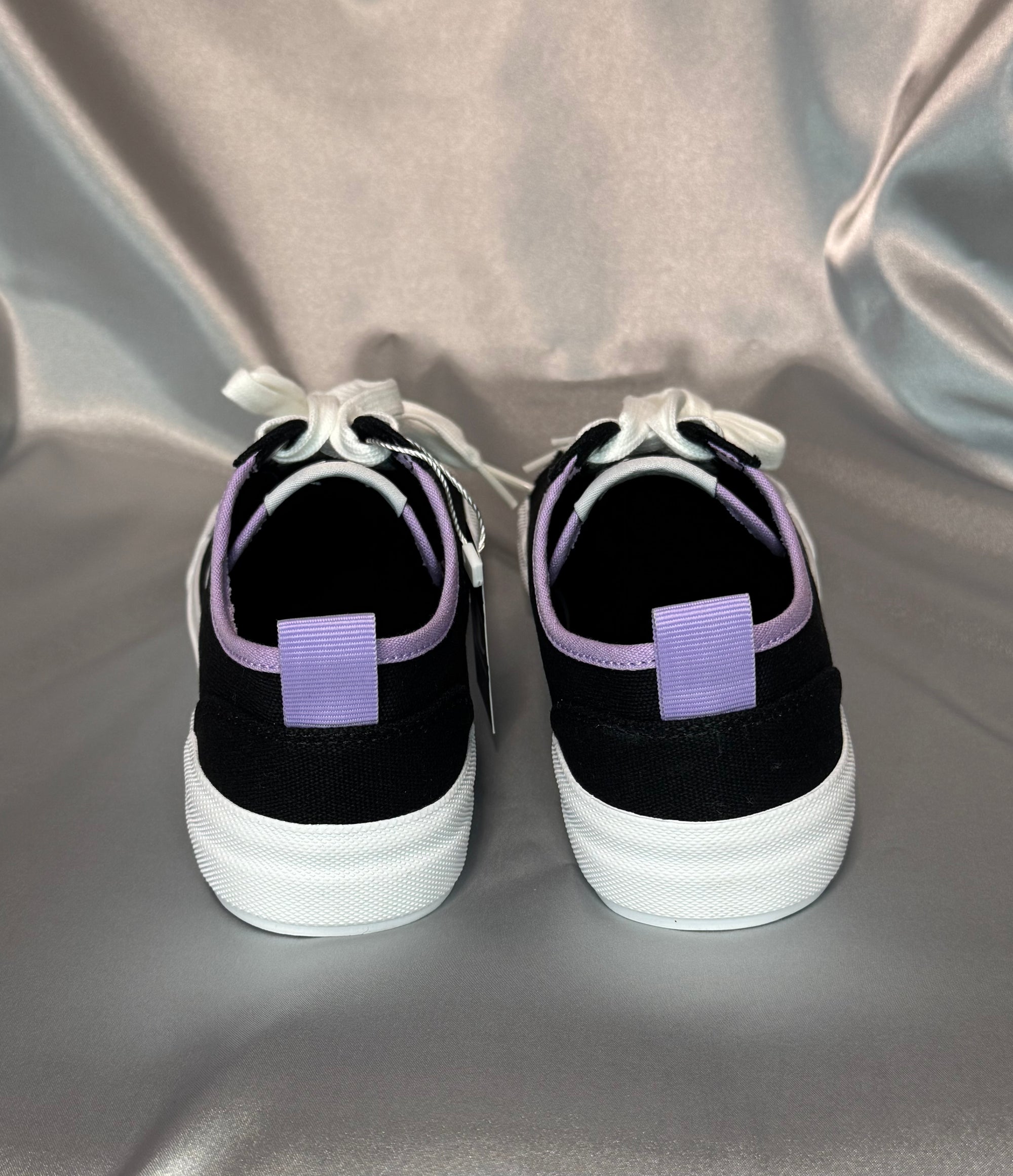 Жіночі кеди Champion Low Cut Shoe Revoli Nbk  чорні з фіолетовим акцентом та білими шнурівками, європейський бренд.