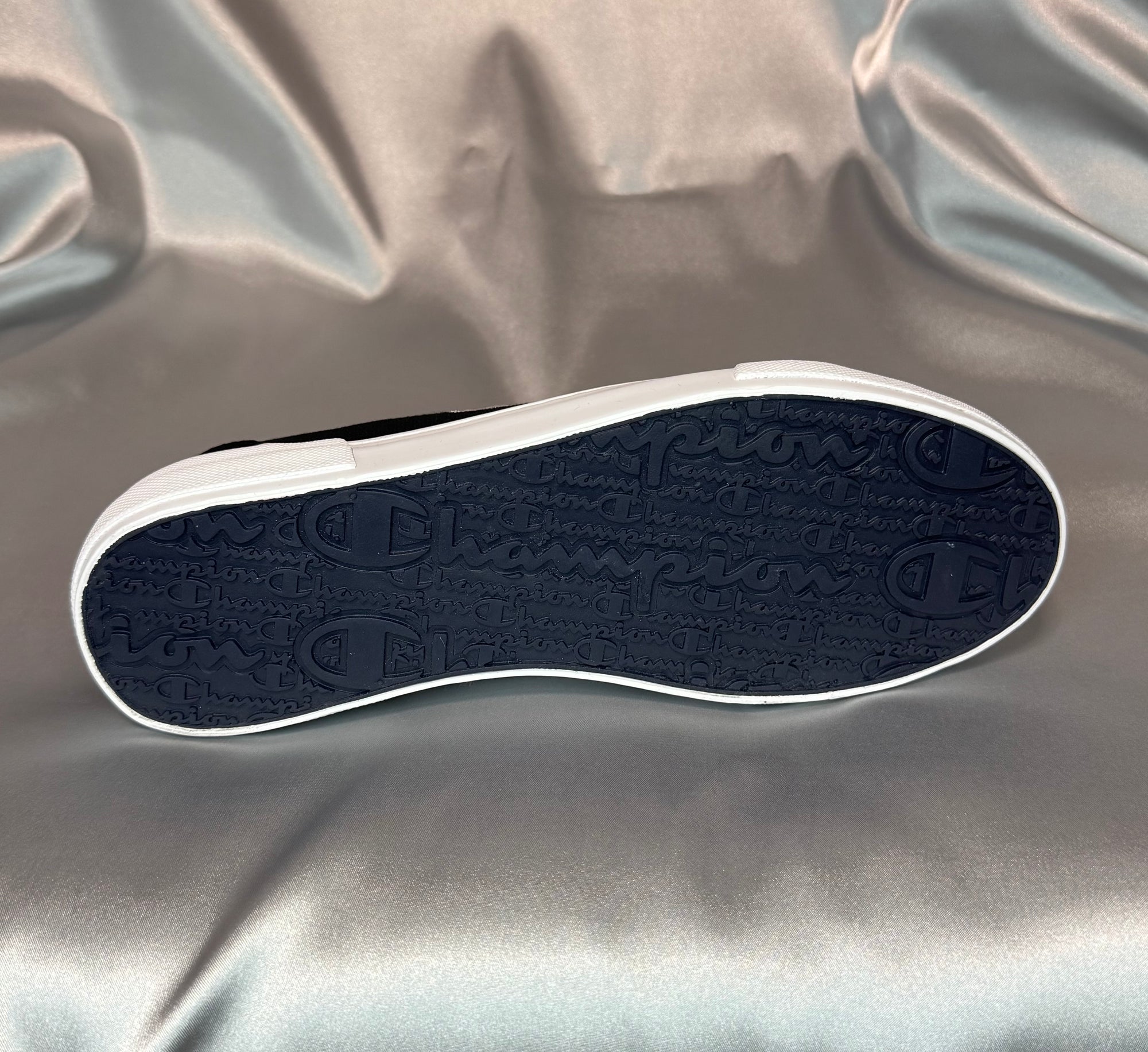 Жіночі кеди Champion Low Cut Shoe Revoli Nbk  чорні з фіолетовим акцентом та білими шнурівками, європейський бренд.