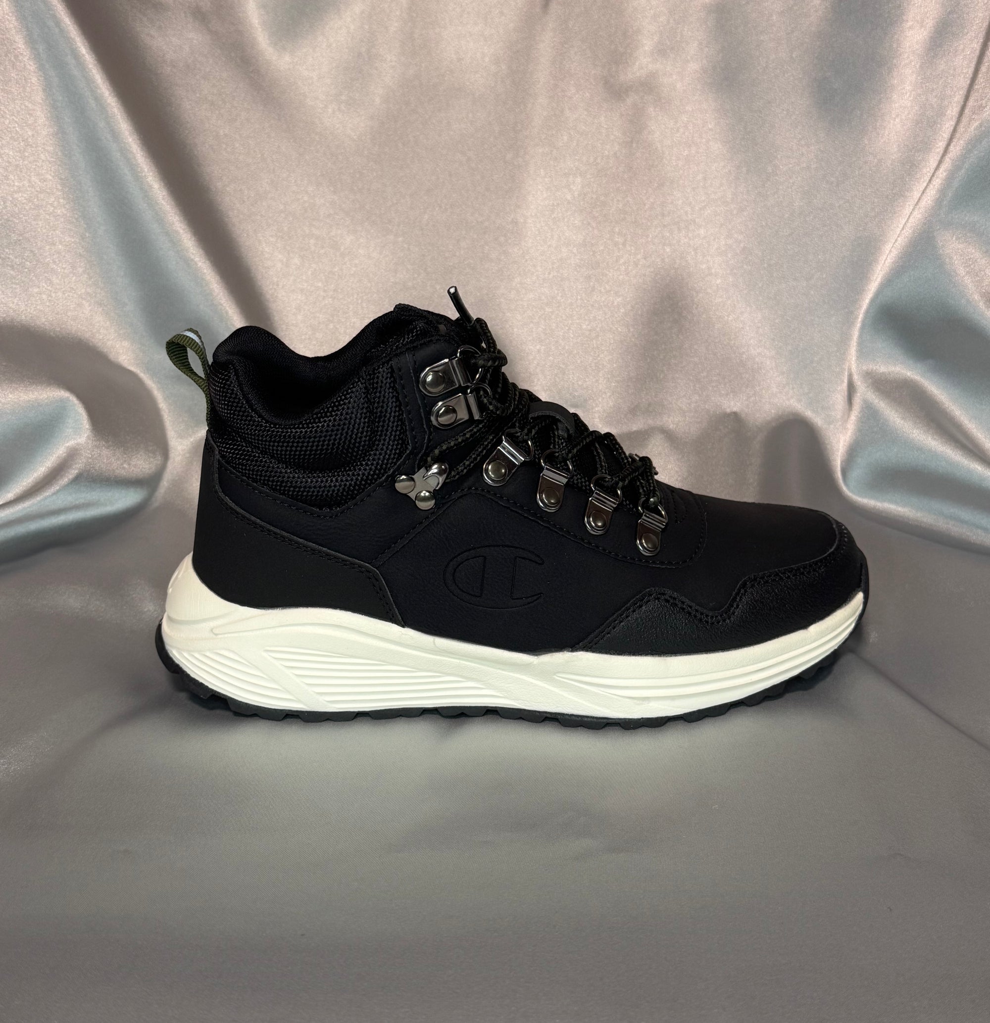 Чоловічі / підліткові кросівки Champion Climb Rx Mid B GS чорні з білою подошвою, європейський бренд.