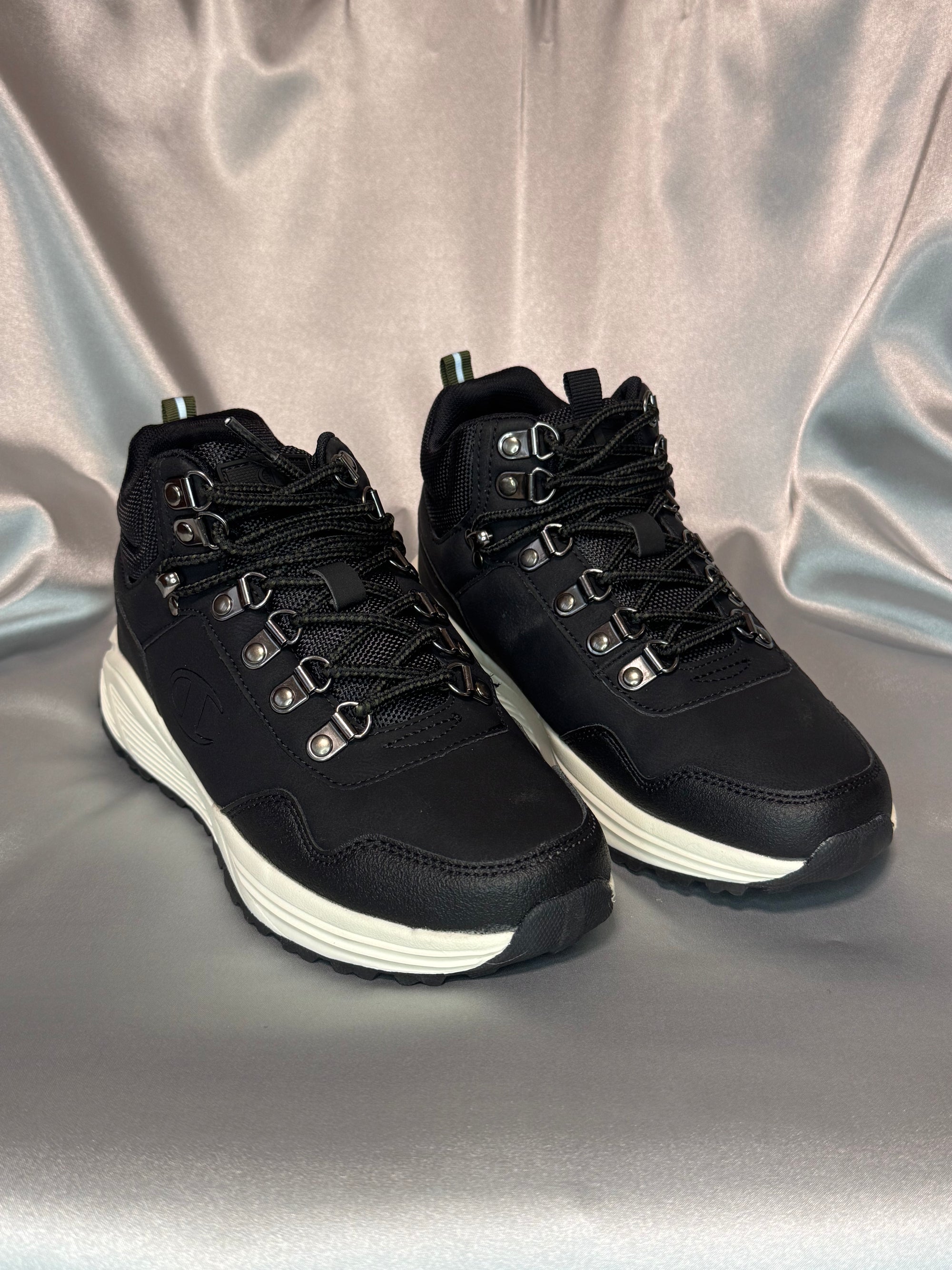 Чоловічі / підліткові кросівки Champion Climb Rx Mid B GS чорні з білою подошвою, європейський бренд.