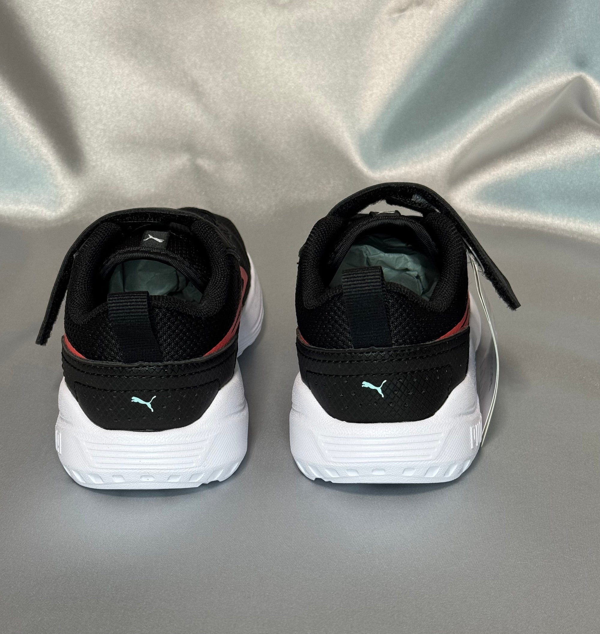 Дитячі кросівки Puma All-Day Active чорні з кораловою вставкою, європейський бренд.