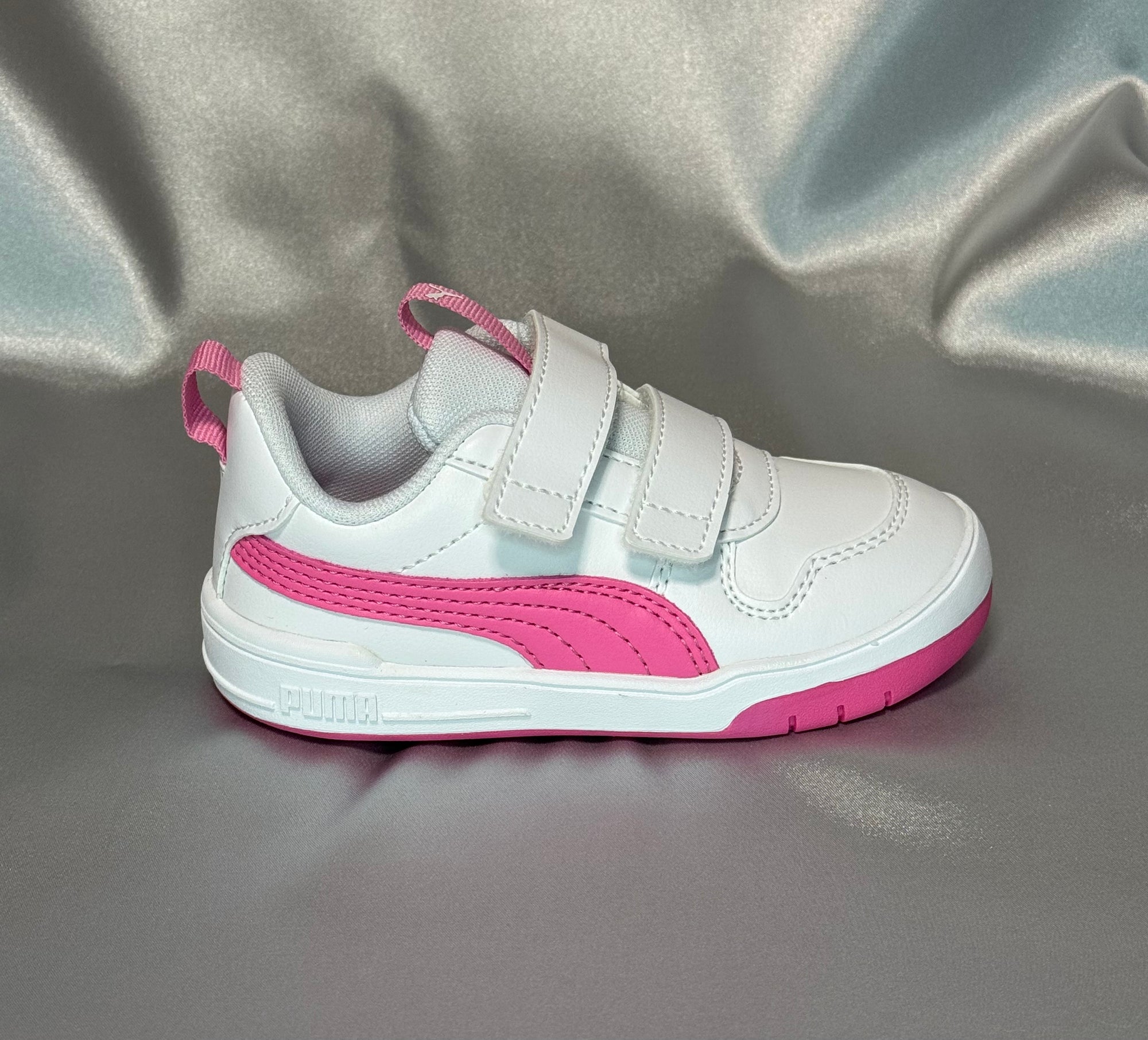 Дитячі кросівки Puma Multiflex Sl V  білого кольору з рожевими вставками, європейський бренд.