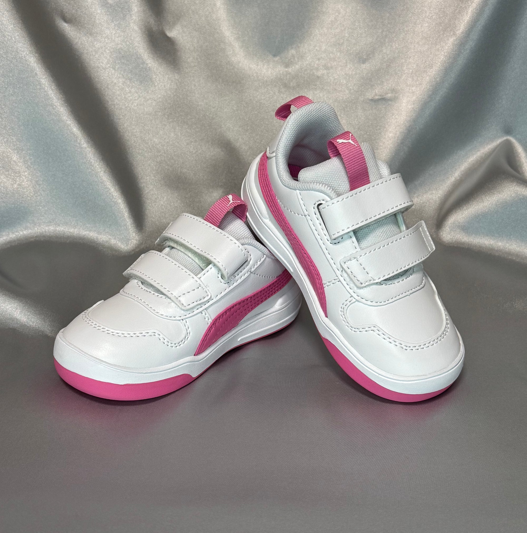 Дитячі кросівки Puma Multiflex Sl V  білого кольору з рожевими вставками, європейський бренд.