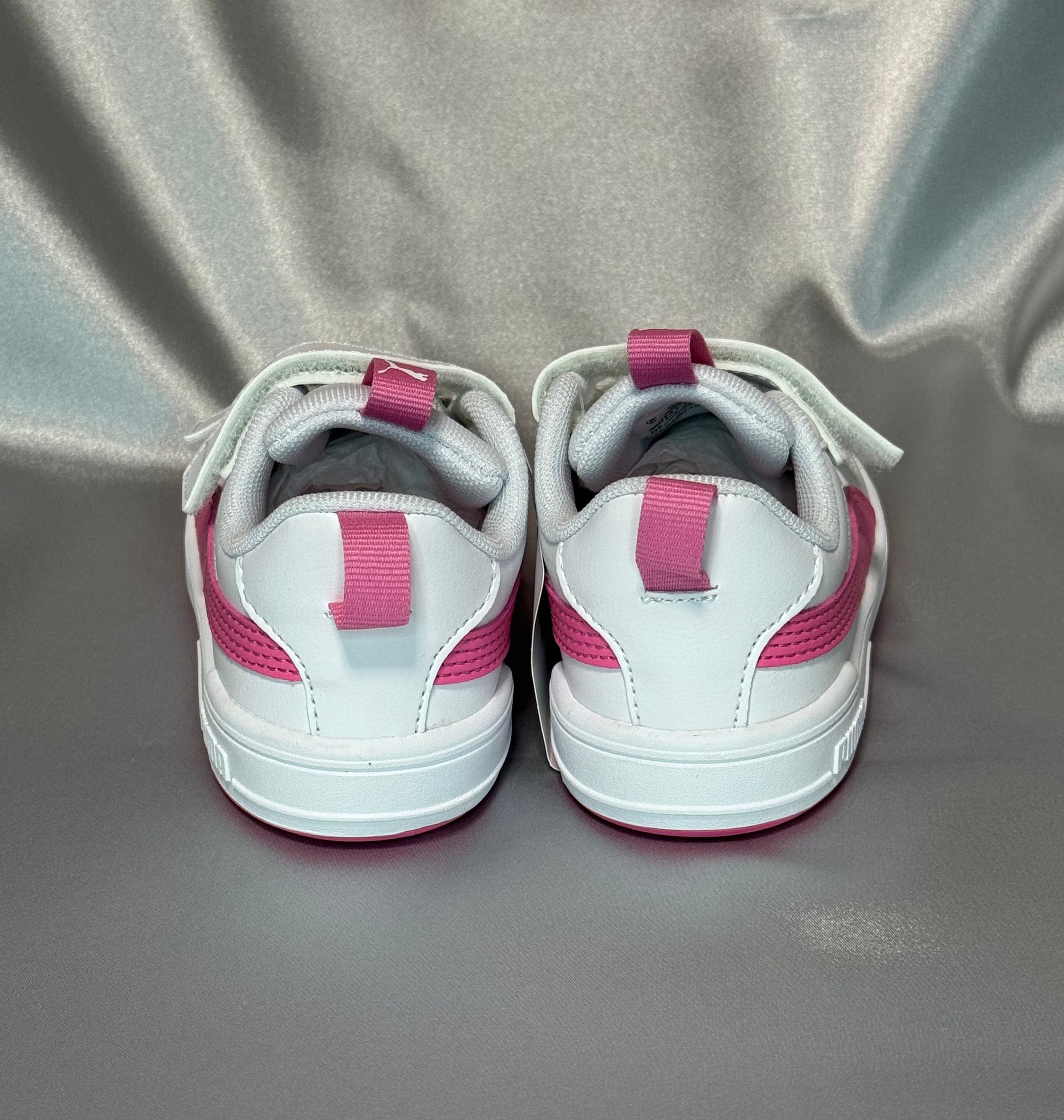 Дитячі кросівки Puma Multiflex Sl V  білого кольору з рожевими вставками, європейський бренд.