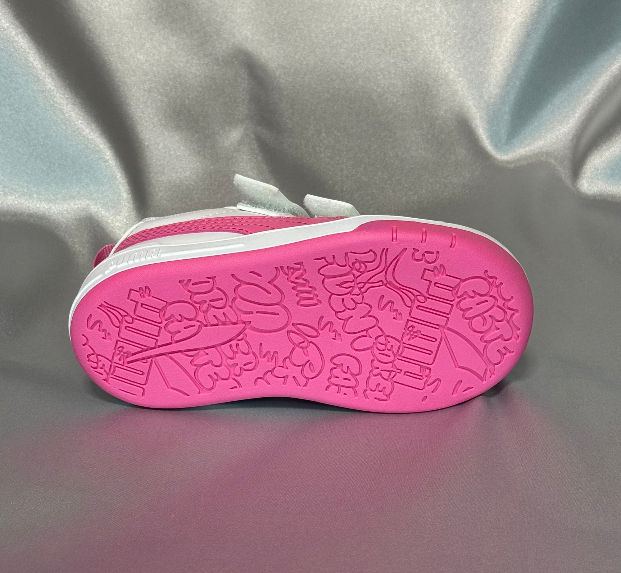 Дитячі кросівки Puma Multiflex Sl V  білого кольору з рожевими вставками, європейський бренд.