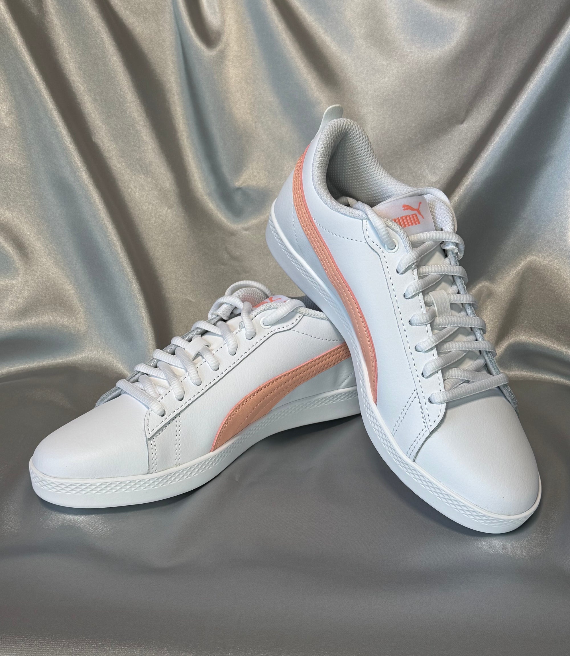 Жіночі кеди Puma Smash Wns v2 L білі з абрикосовим акцентом, європейський бренд.