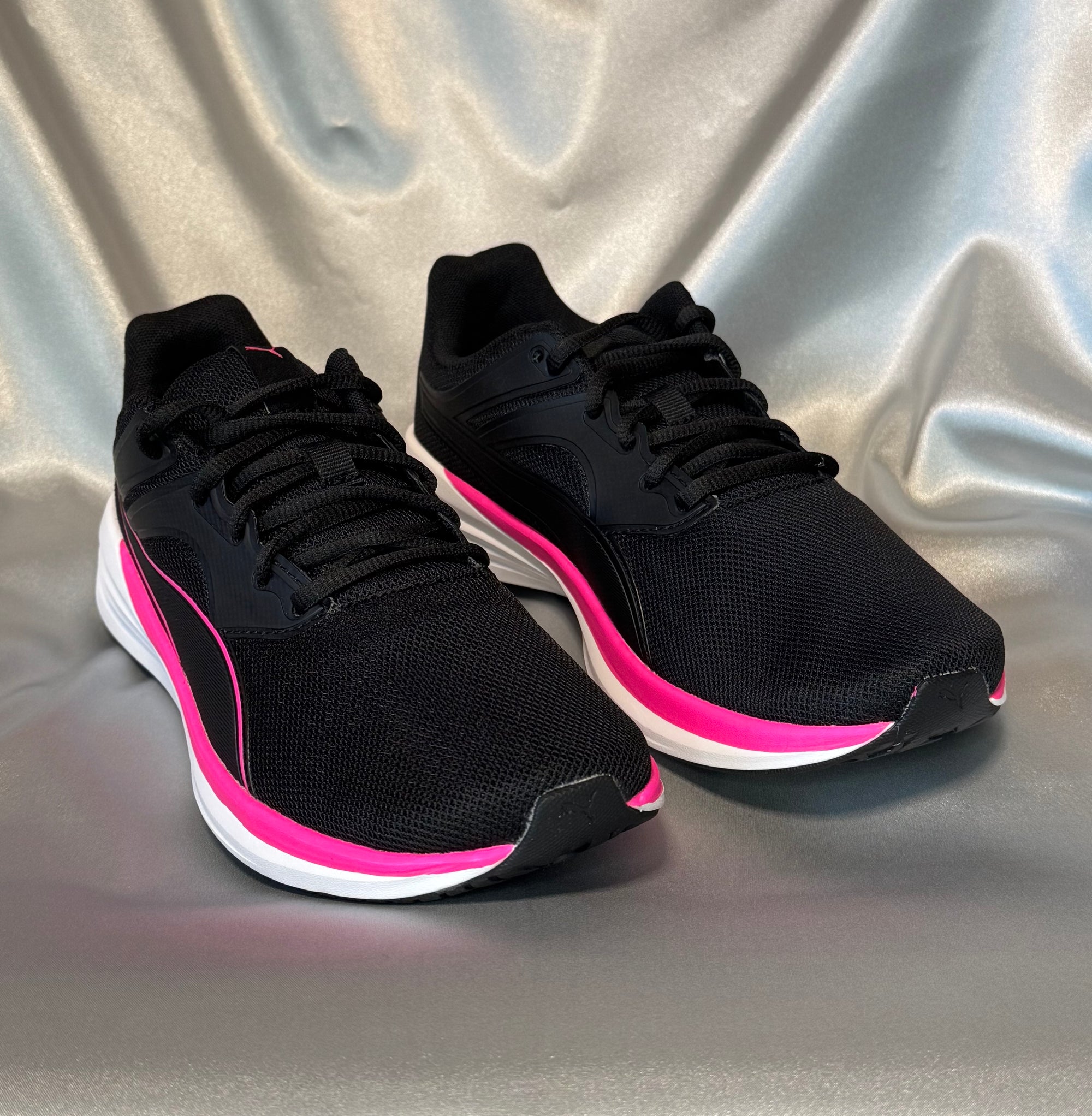 Жіночі бігові кросівки Puma Transport  чорні з насиченим рожево-малиновими вставками, європеський бренд.