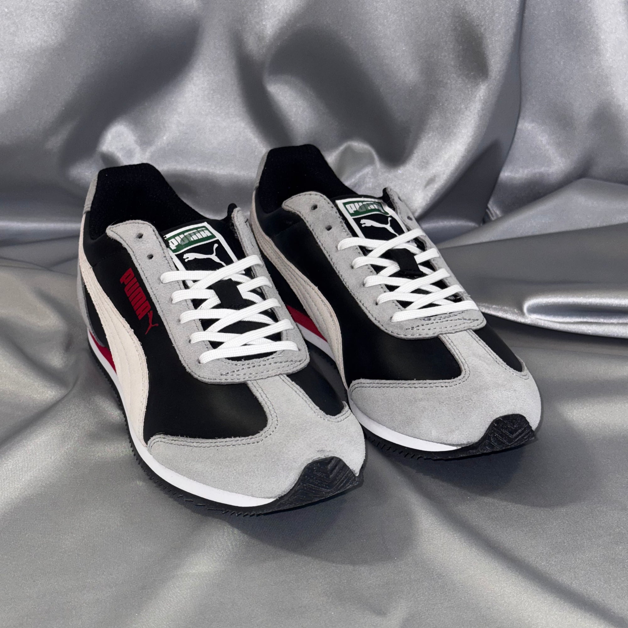 Чоловічі кросівки PUMA RIO SPEED L сірі з чорними та білими елементами і червоними акцентами, європейський бренд.