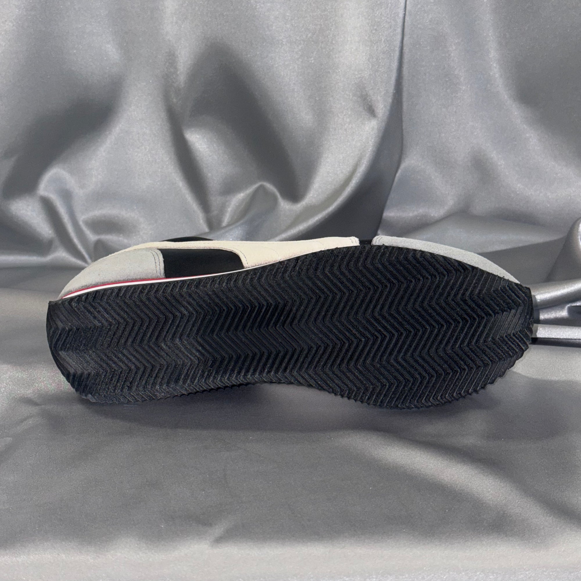 Чоловічі кросівки PUMA RIO SPEED L сірі з чорними та білими елементами і червоними акцентами, європейський бренд.