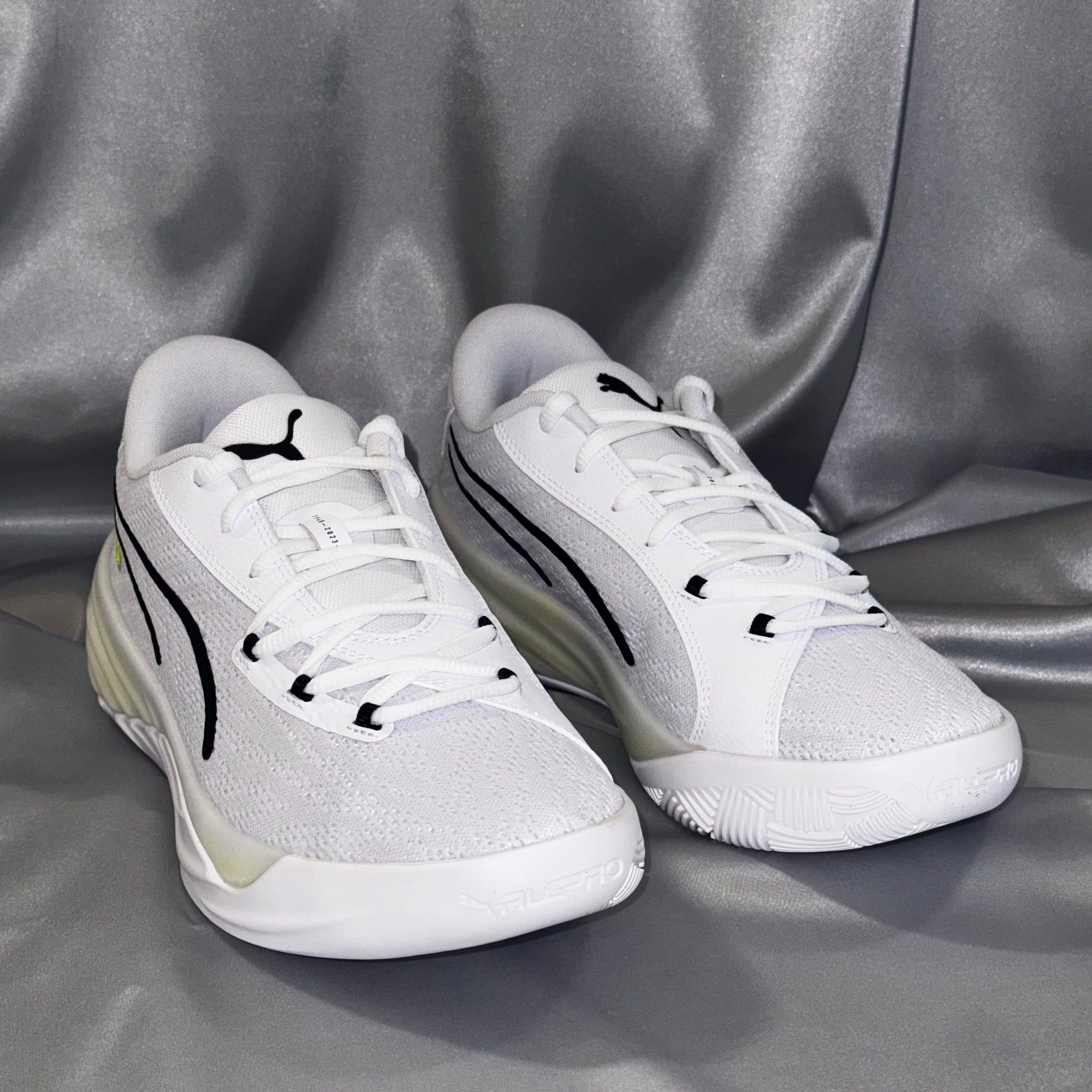 Чоловічі кросівки PUMA All-Pro Nitro White-Lime S - якісне спортивне взуття білого кольору з лаймовими акцентами, європейський бренд.