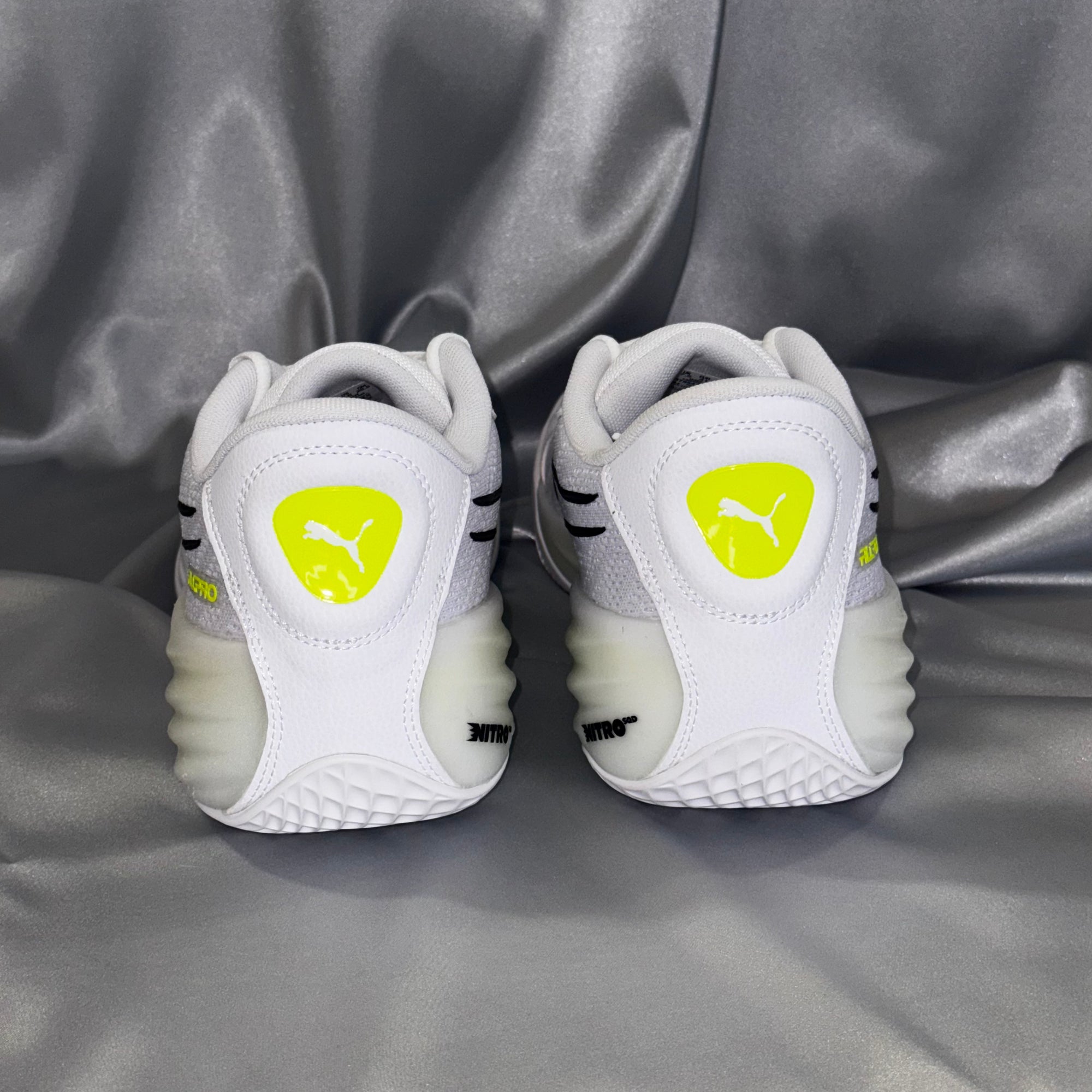 Чоловічі кросівки PUMA All-Pro Nitro White-Lime S - якісне спортивне взуття білого кольору з лаймовими акцентами, європейський бренд.