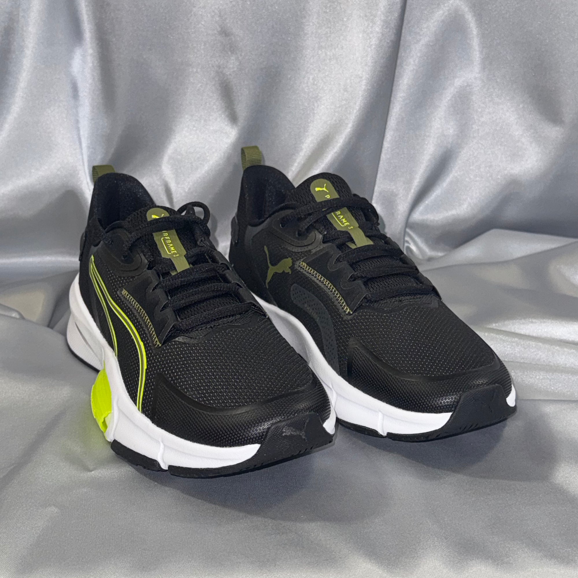 Чоловічі кросівки PUMA PWRFrame TR 3 - чорного кольору з неоново-жовтими акцентами, європейський бренд.  