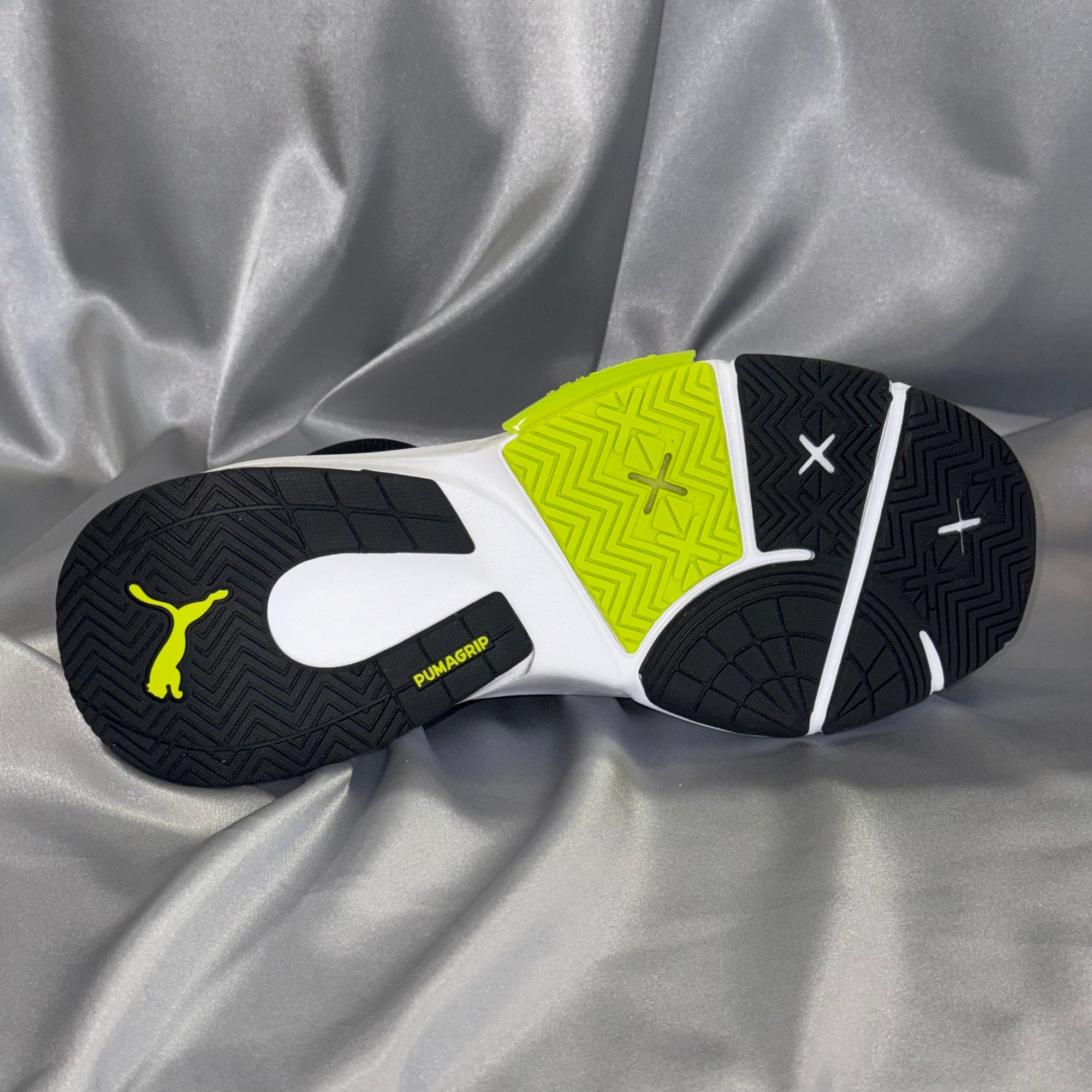 Чоловічі кросівки PUMA PWRFrame TR 3 - чорного кольору з неоново-жовтими акцентами, європейський бренд.  