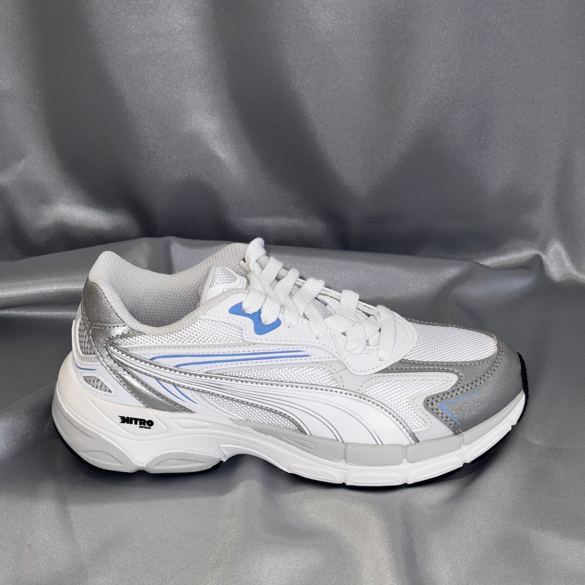 Чоловічі кросівки PUMA Teveris NITRO Noughties - біло-сірого кольору з блакитними акцентами, європейський бренд.