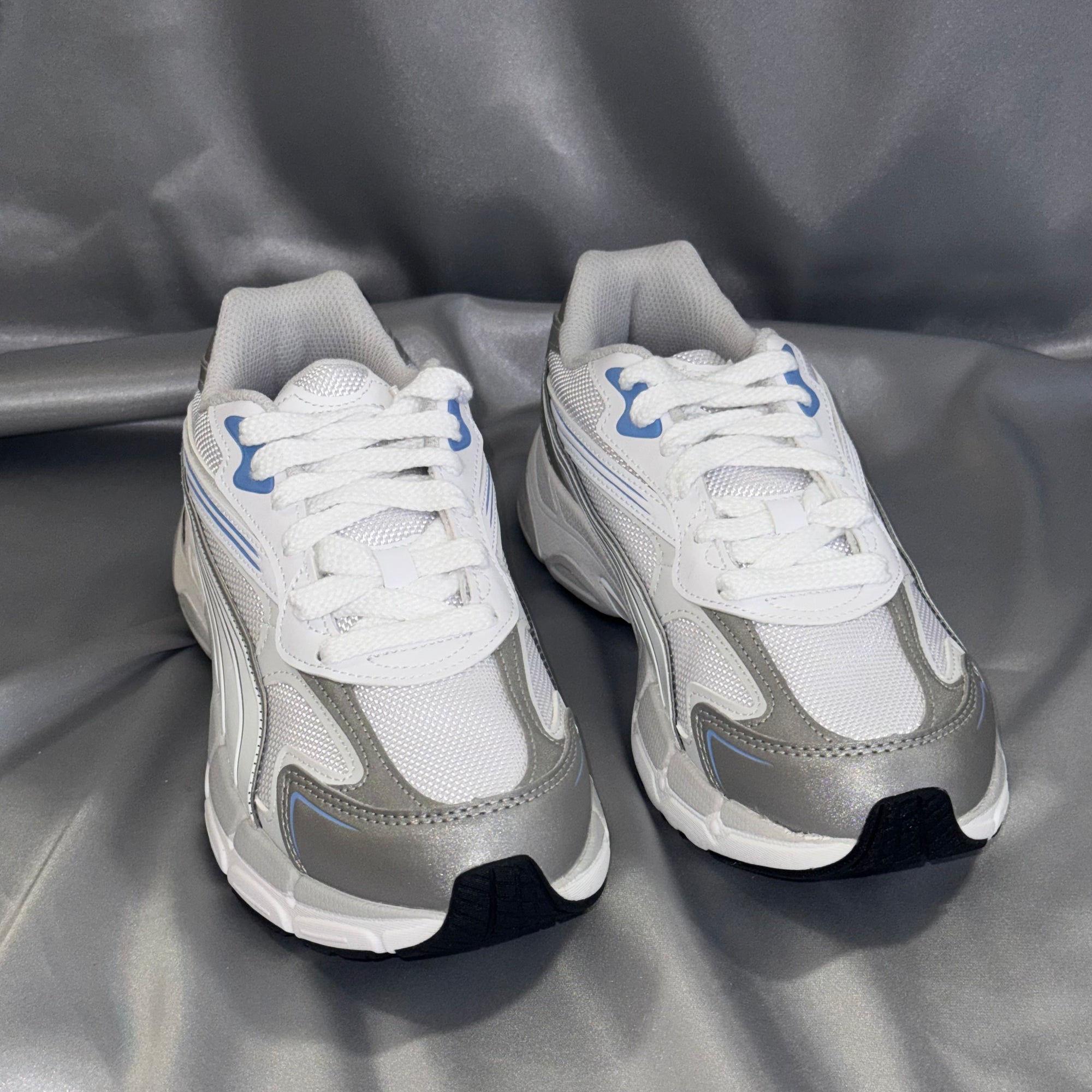 Чоловічі кросівки PUMA Teveris NITRO Noughties - біло-сірого кольору з блакитними акцентами, європейський бренд.