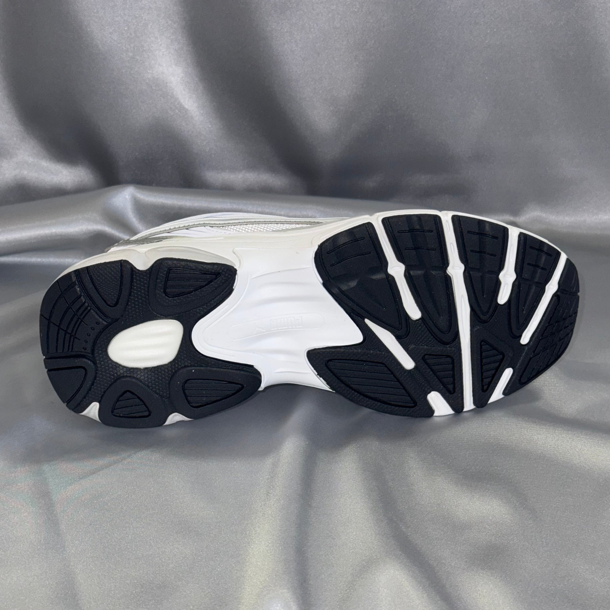 Чоловічі кросівки PUMA Teveris NITRO Noughties - біло-сірого кольору з блакитними акцентами, європейський бренд.