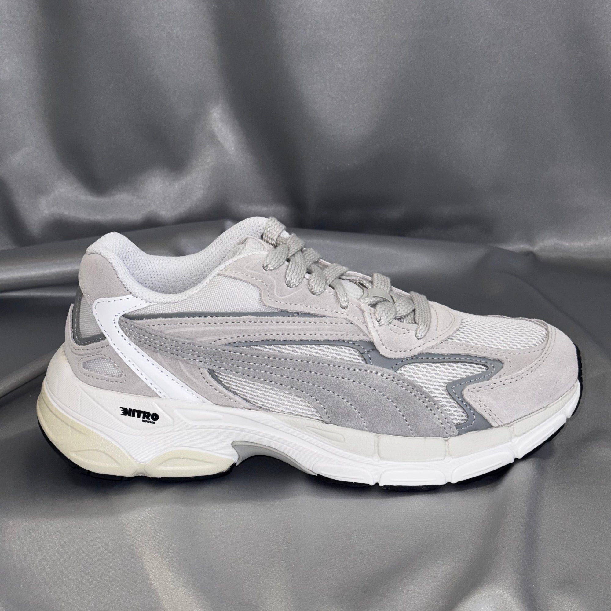 Чоловічі кросівки PUMA Teveris NITRO -світло-сірого кольору, мінімалістичний дизайн, європейський бренд.