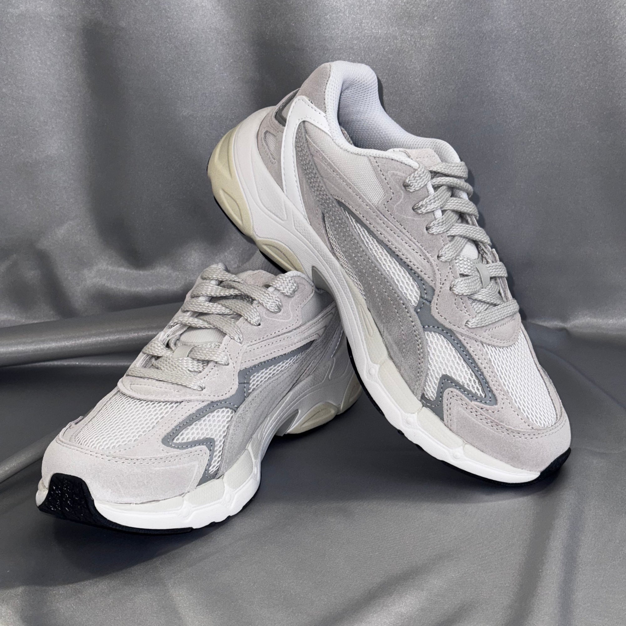 Чоловічі кросівки PUMA Teveris NITRO -світло-сірого кольору, мінімалістичний дизайн, європейський бренд.