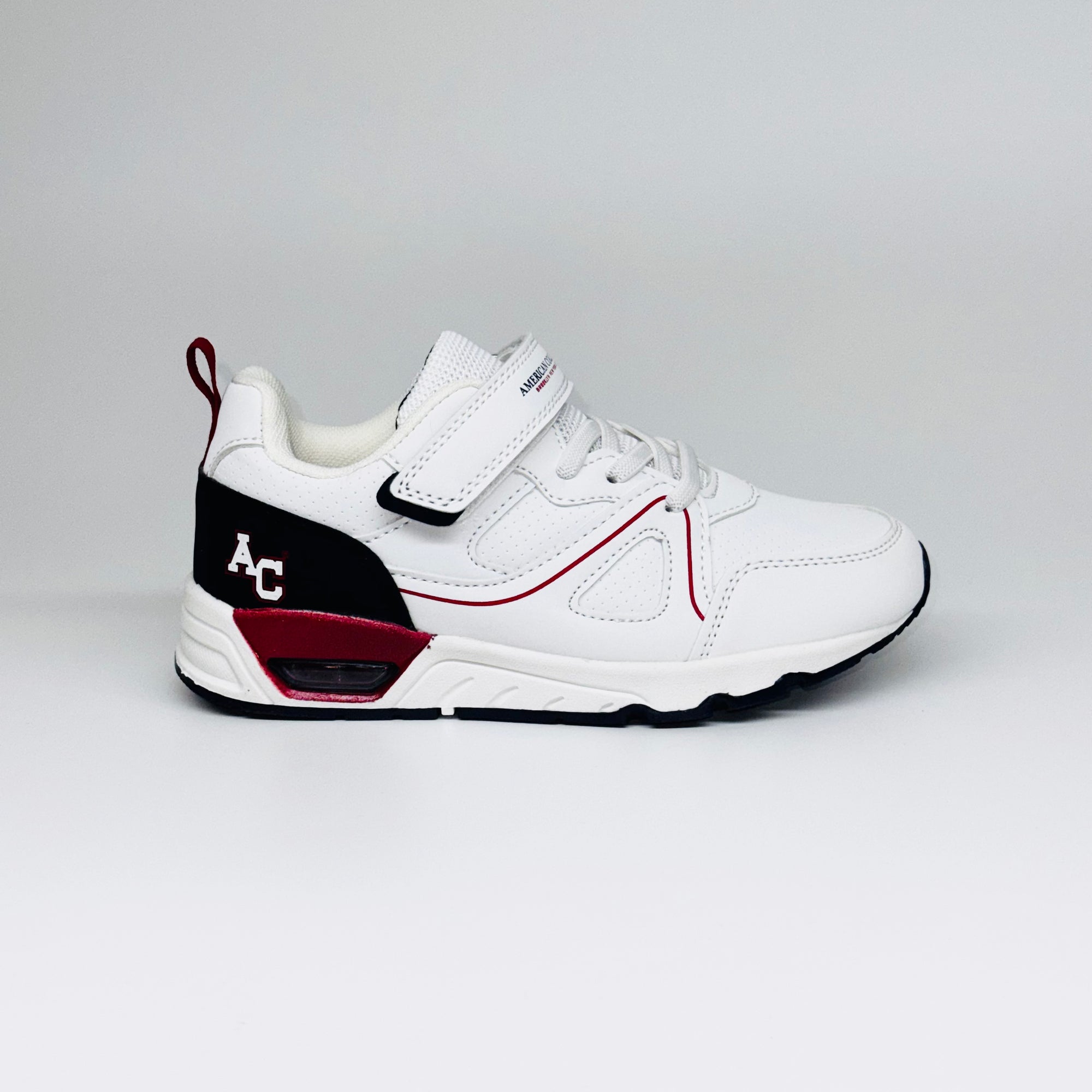 Дитячі кросівки American College Wrangler Kids - WhiteNavy  білого кольору з синіми та червоними всиавками, європейський бренд.