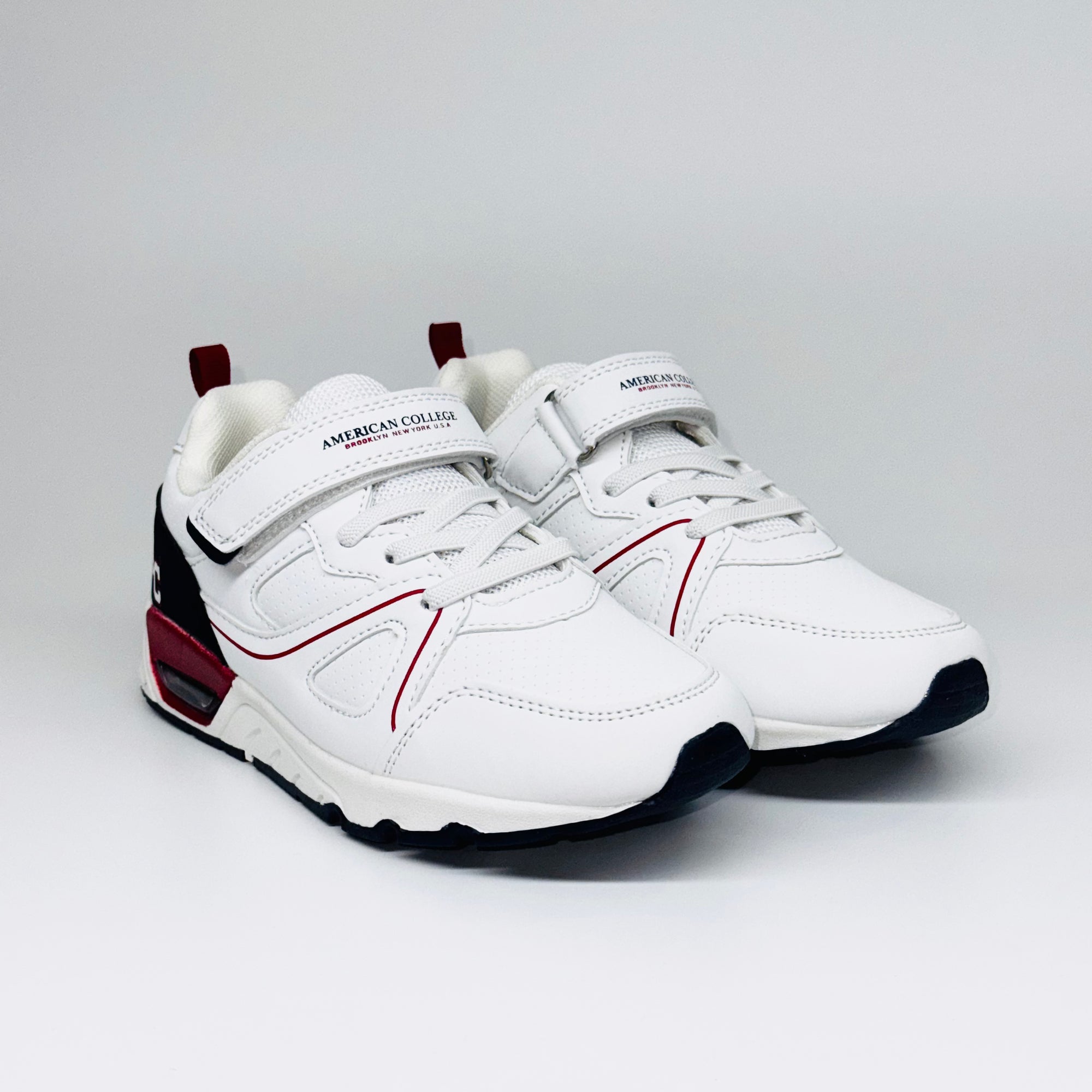 Дитячі кросівки American College Wrangler Kids - WhiteNavy  білого кольору з синіми та червоними всиавками, європейський бренд.