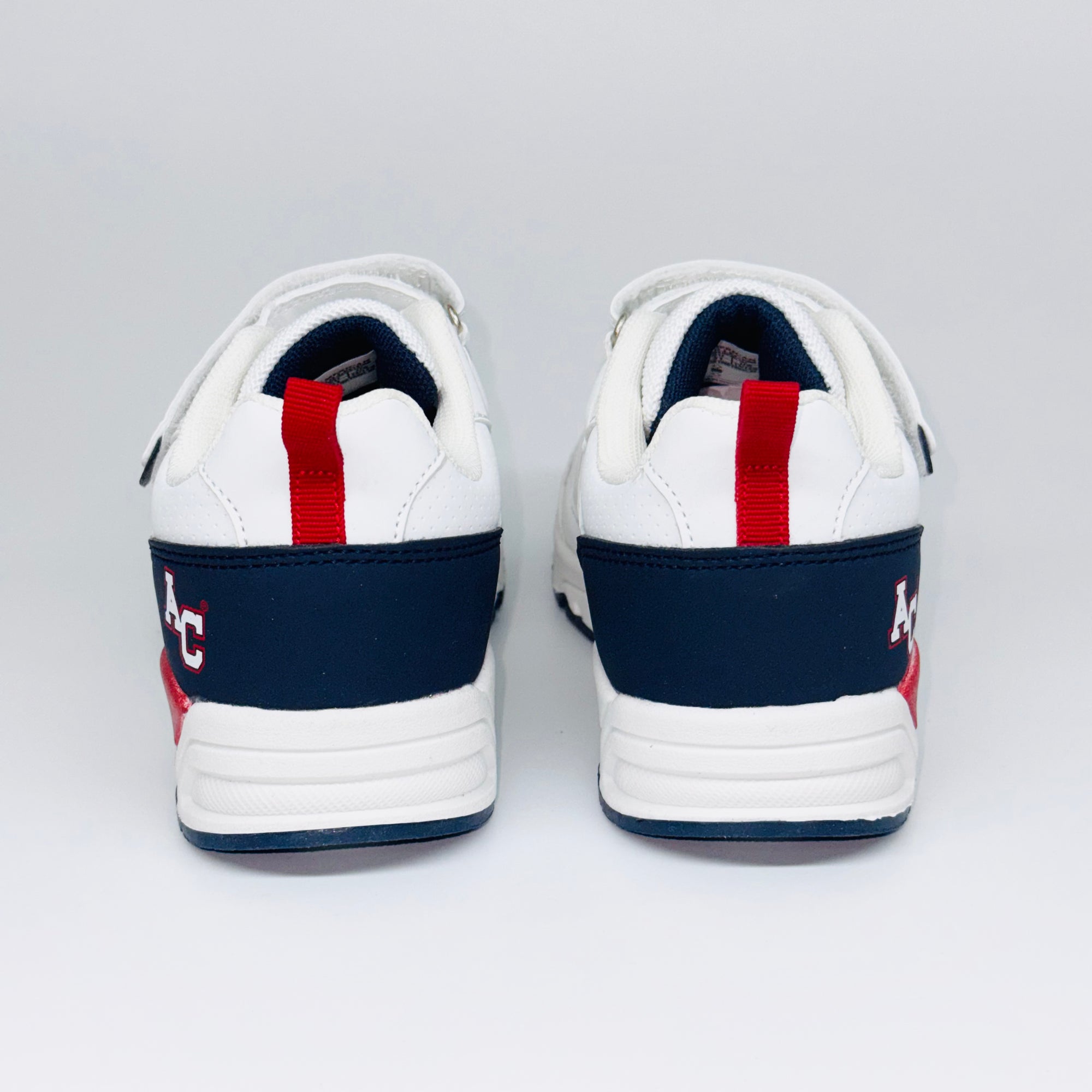 Дитячі кросівки American College Wrangler Kids - WhiteNavy  білого кольору з синіми та червоними всиавками, європейський бренд.