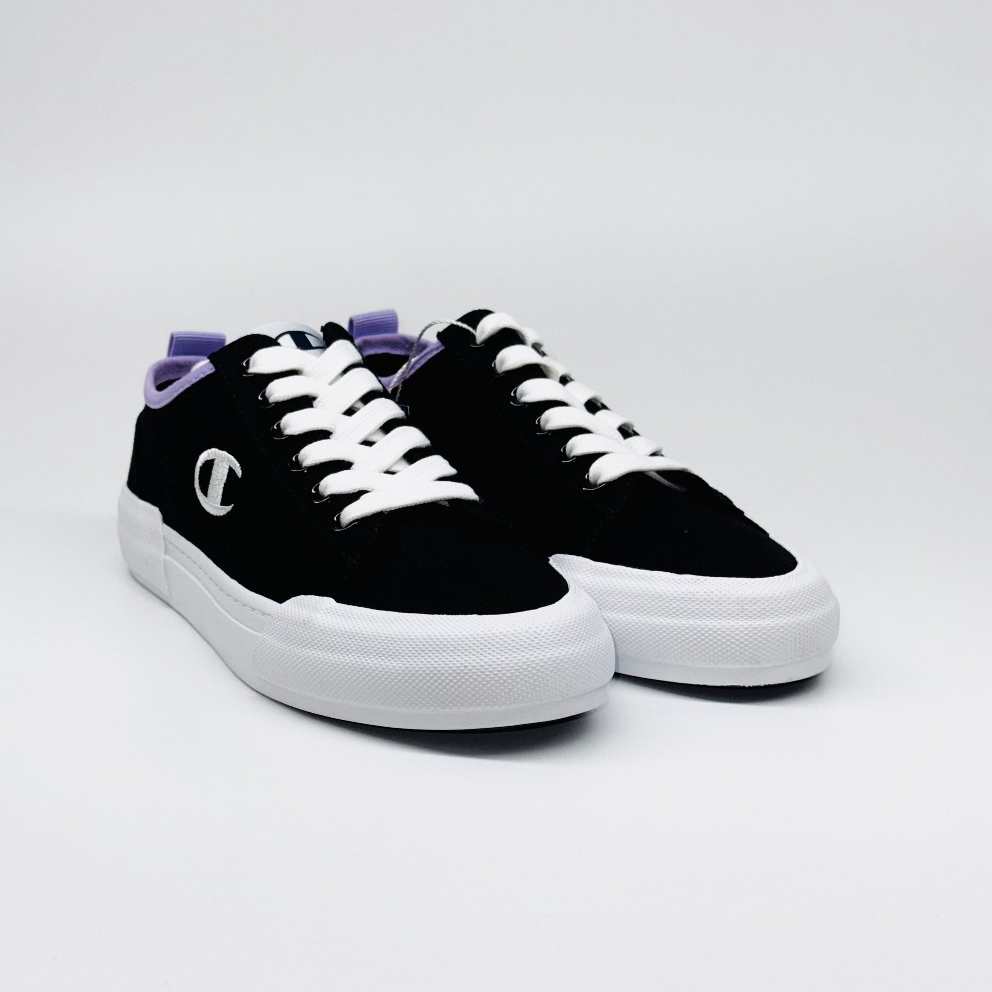 Жіночі кеди Champion Low Cut Shoe Revoli Nbk  чорні з фіолетовим акцентом та білими шнурівками, європейський бренд.