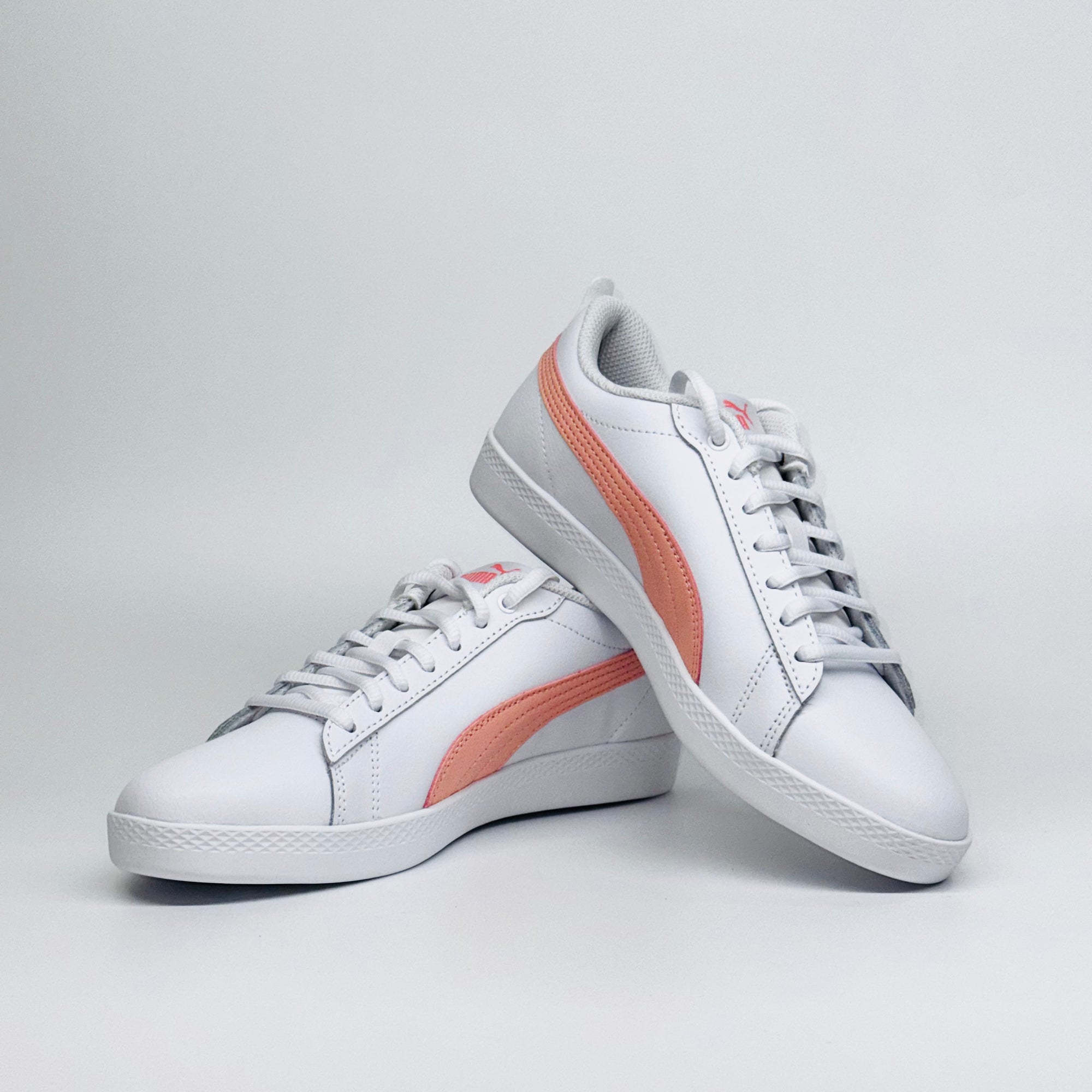 Жіночі кеди Puma Smash Wns v2 L білі з абрикосовим акцентом, європейський бренд.