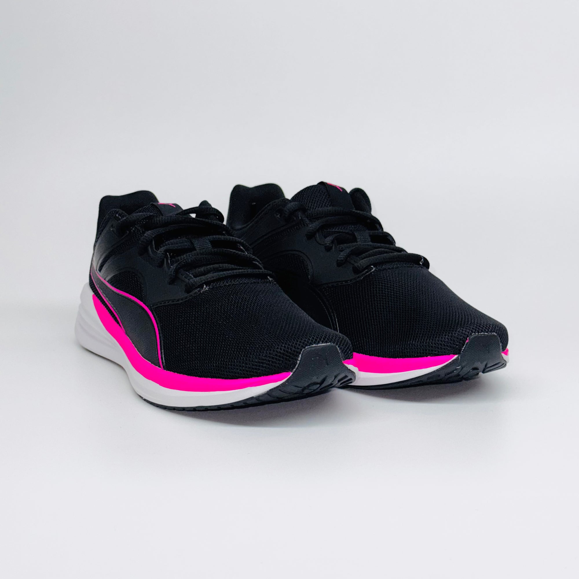 Жіночі бігові кросівки Puma Transport  чорні з насиченим рожево-малиновими вставками, європеський бренд.
