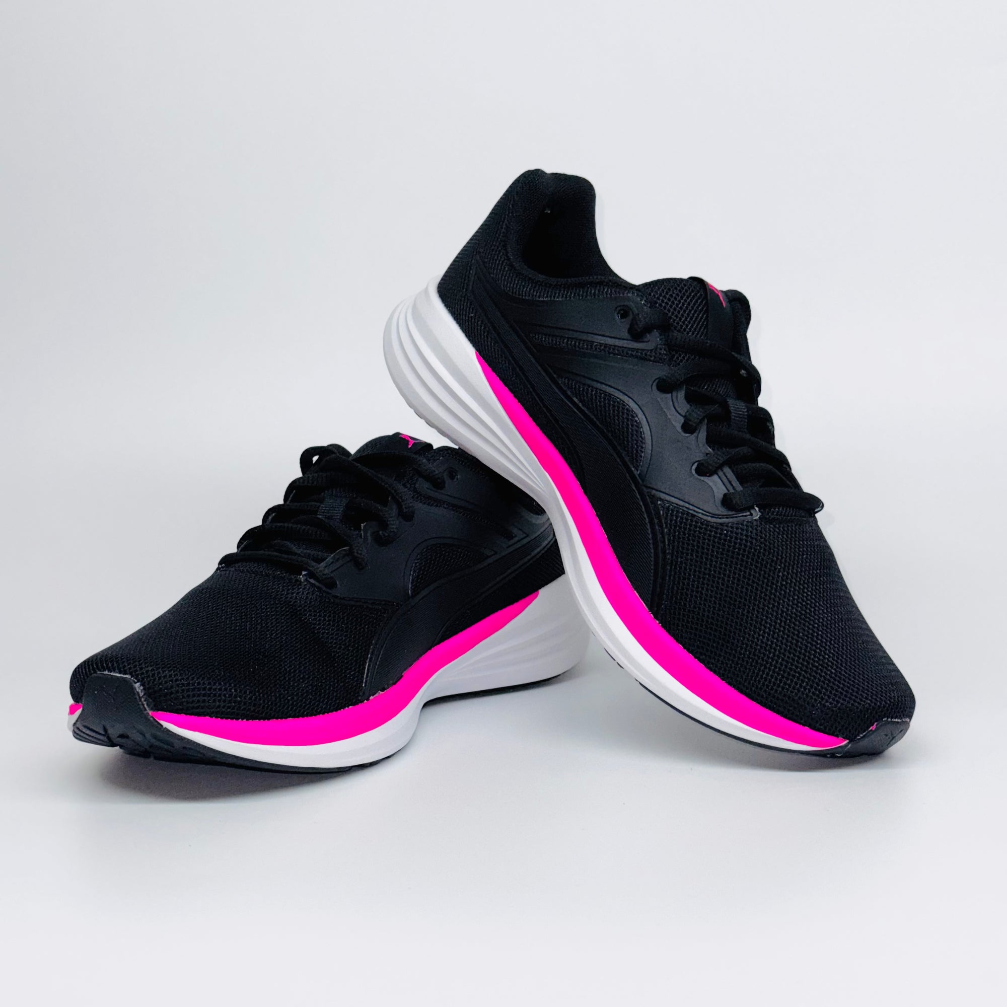 Жіночі бігові кросівки Puma Transport  чорні з насиченим рожево-малиновими вставками, європеський бренд.