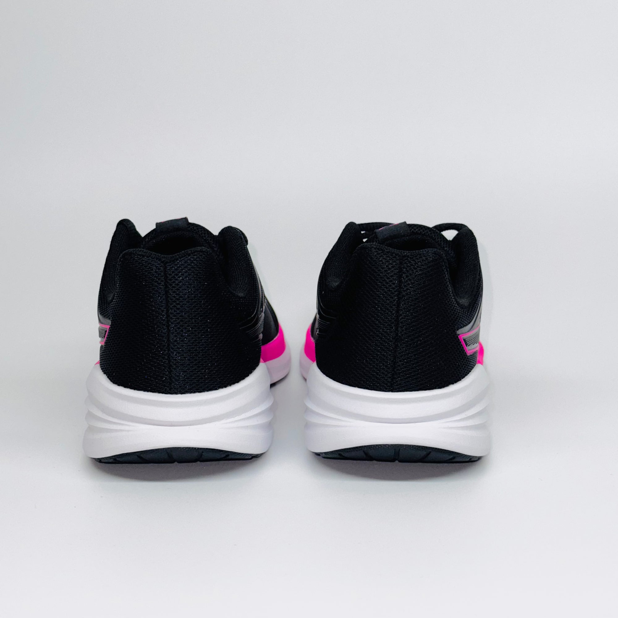 Жіночі бігові кросівки Puma Transport  чорні з насиченим рожево-малиновими вставками, європеський бренд.