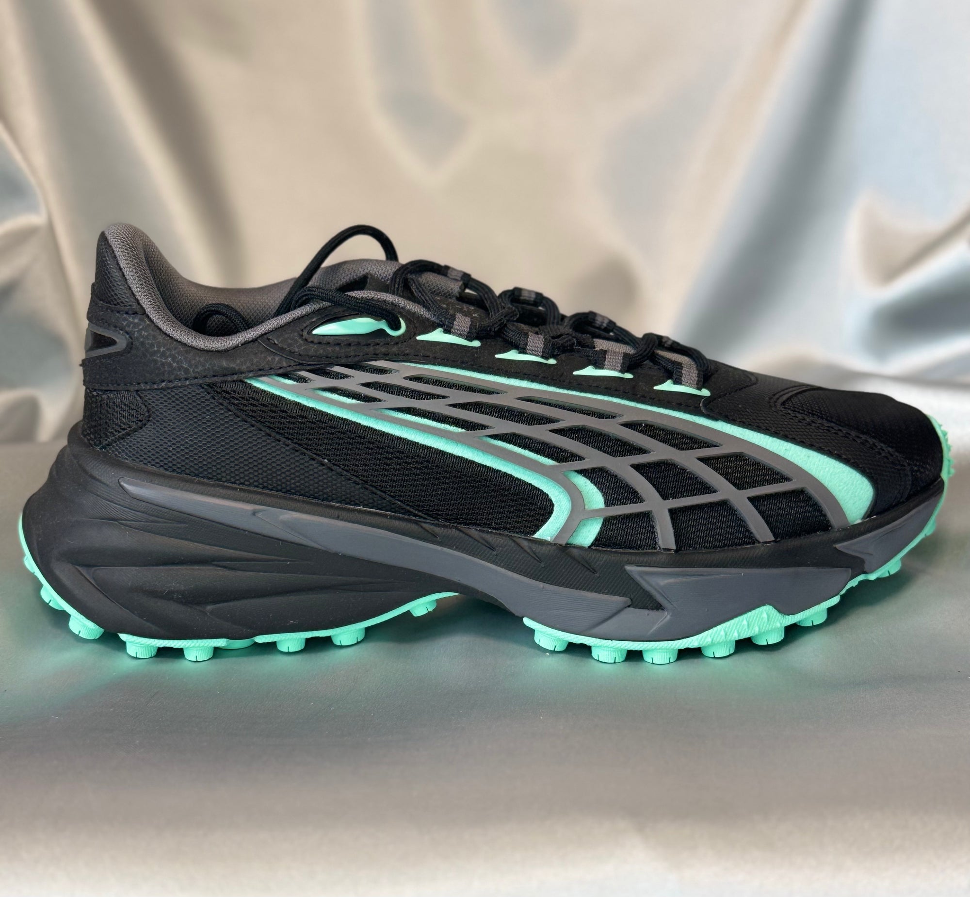 Чоловічі кросівки PUMA Spirex Raceday Black Green чорні із зеленими вставками, європейський бренд.