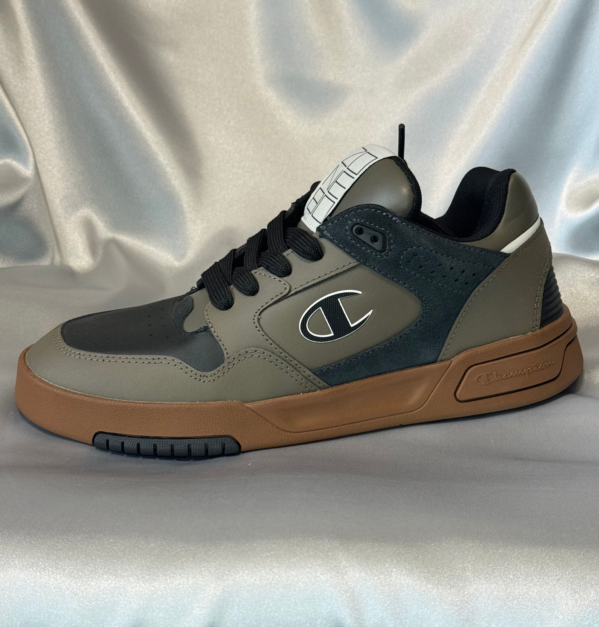 Чоловічі кросівки Champion Z80 SKATE Low Cut Sh хакі з чорними вставками, європейський бренд.