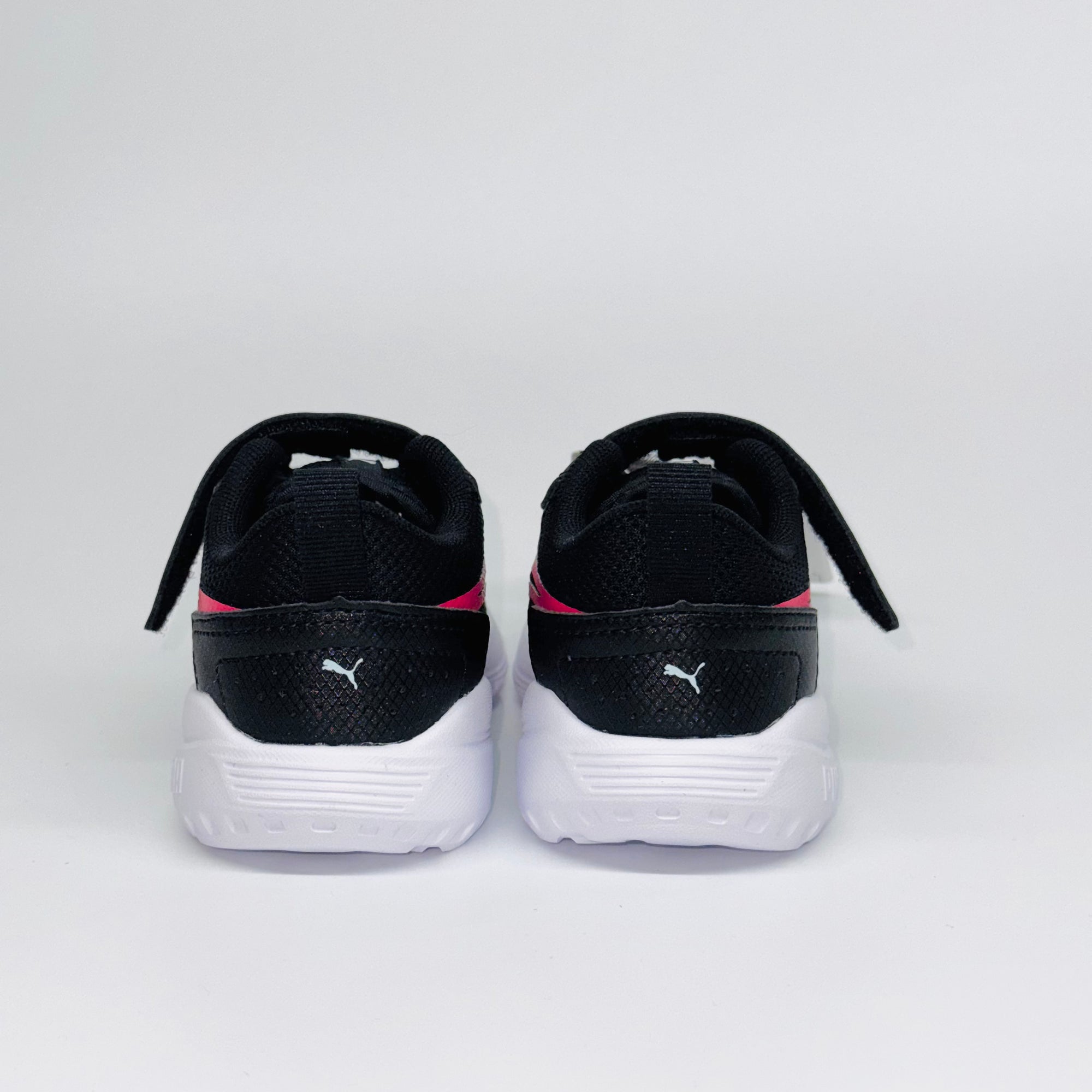 Дитячі кросівки Puma All-Day Active чорні з кораловою вставкою, європейський бренд.