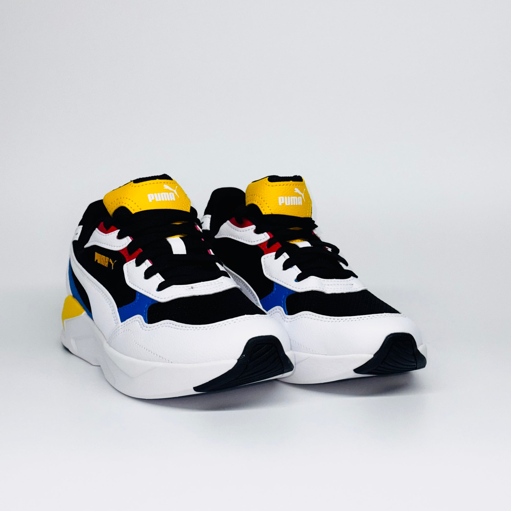 Чоловічі кросівки Puma X Ray Speed Lite білі, з контрасними жовтими, синіми і чорними елементами, європейський бренд.