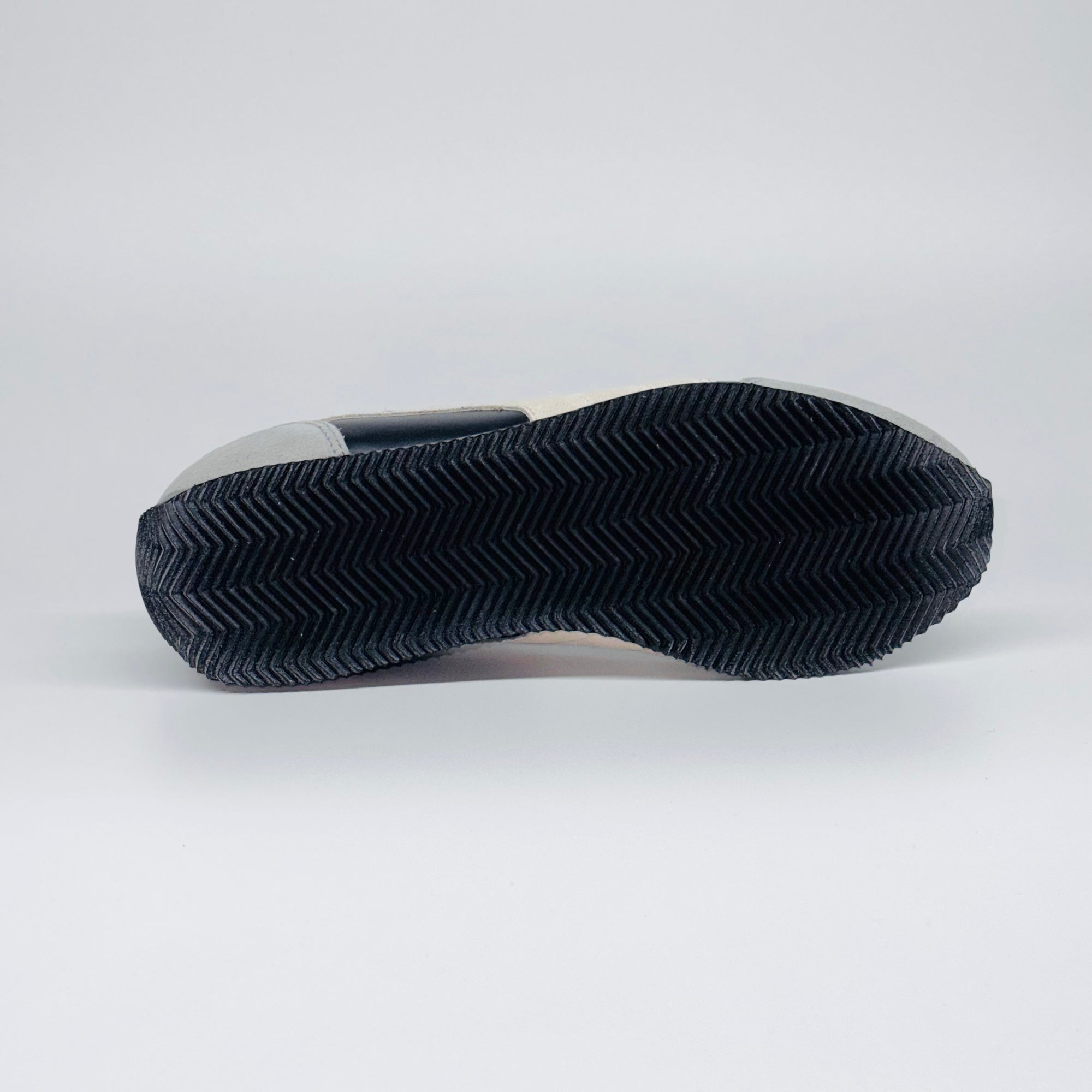 Чоловічі кросівки PUMA RIO SPEED L сірі з чорними та білими елементами і червоними акцентами, європейський бренд.