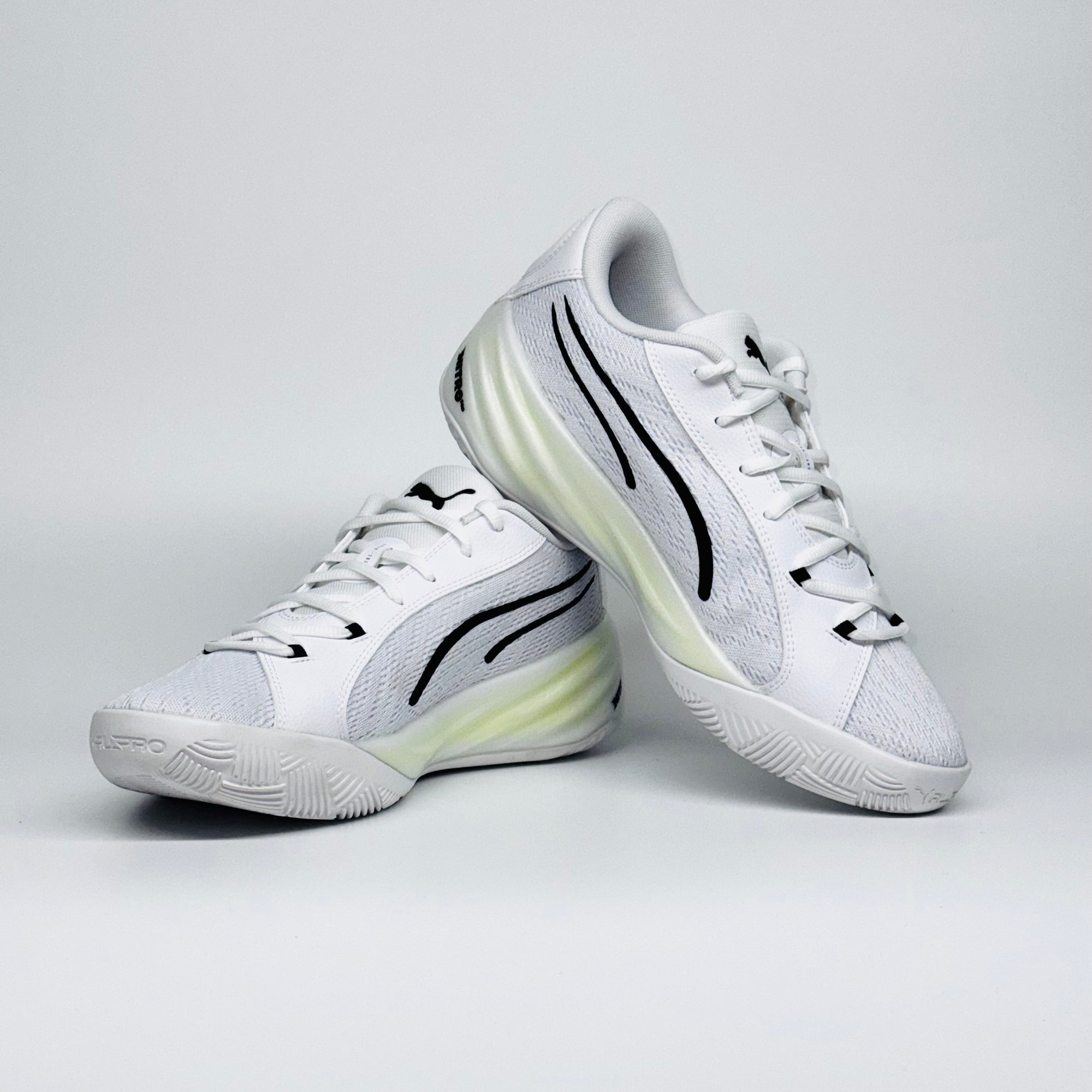 Чоловічі кросівки PUMA All-Pro Nitro White-Lime S - якісне спортивне взуття білого кольору з лаймовими акцентами, європейський бренд.