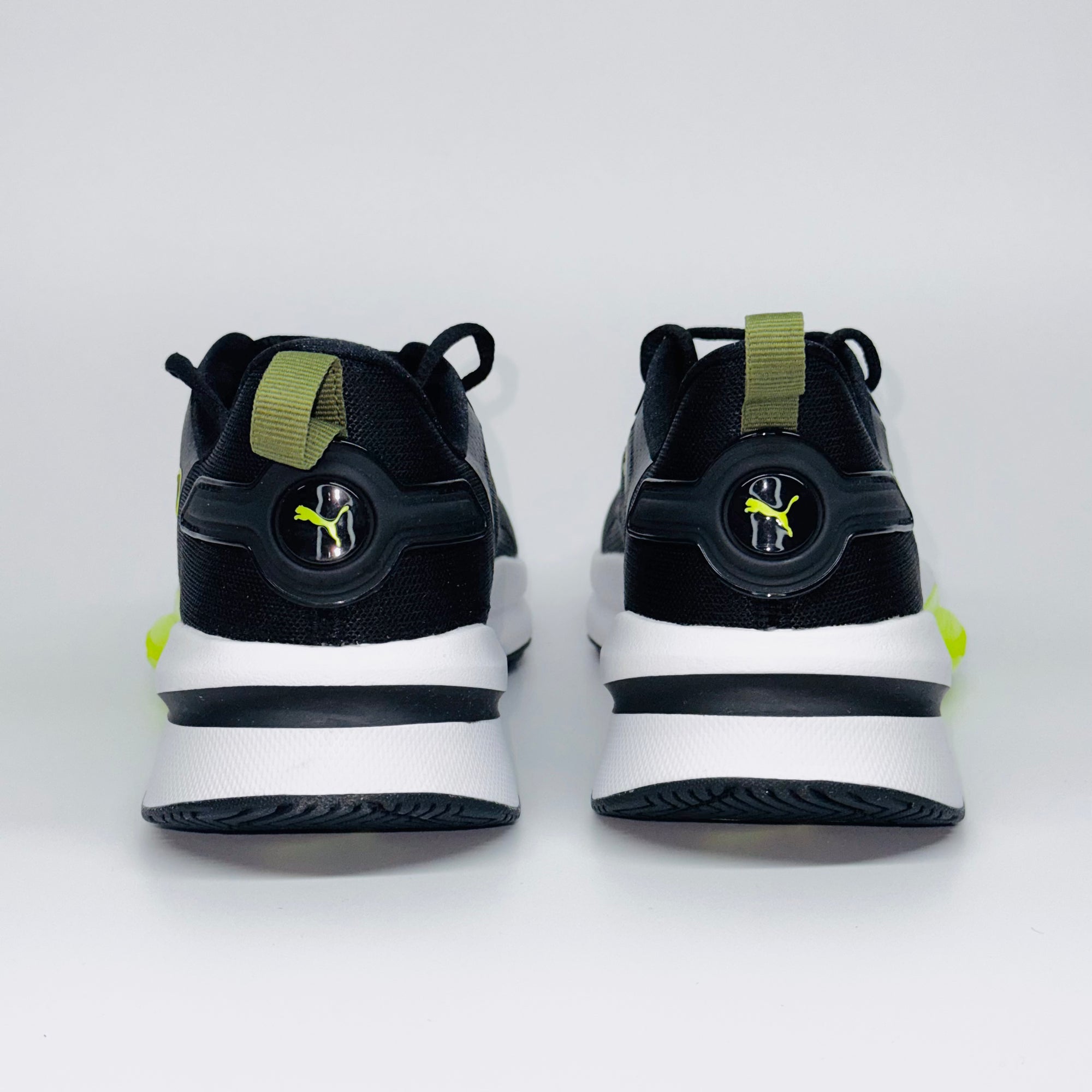 Чоловічі кросівки PUMA PWRFrame TR 3 - чорного кольору з неоново-жовтими акцентами, європейський бренд.  