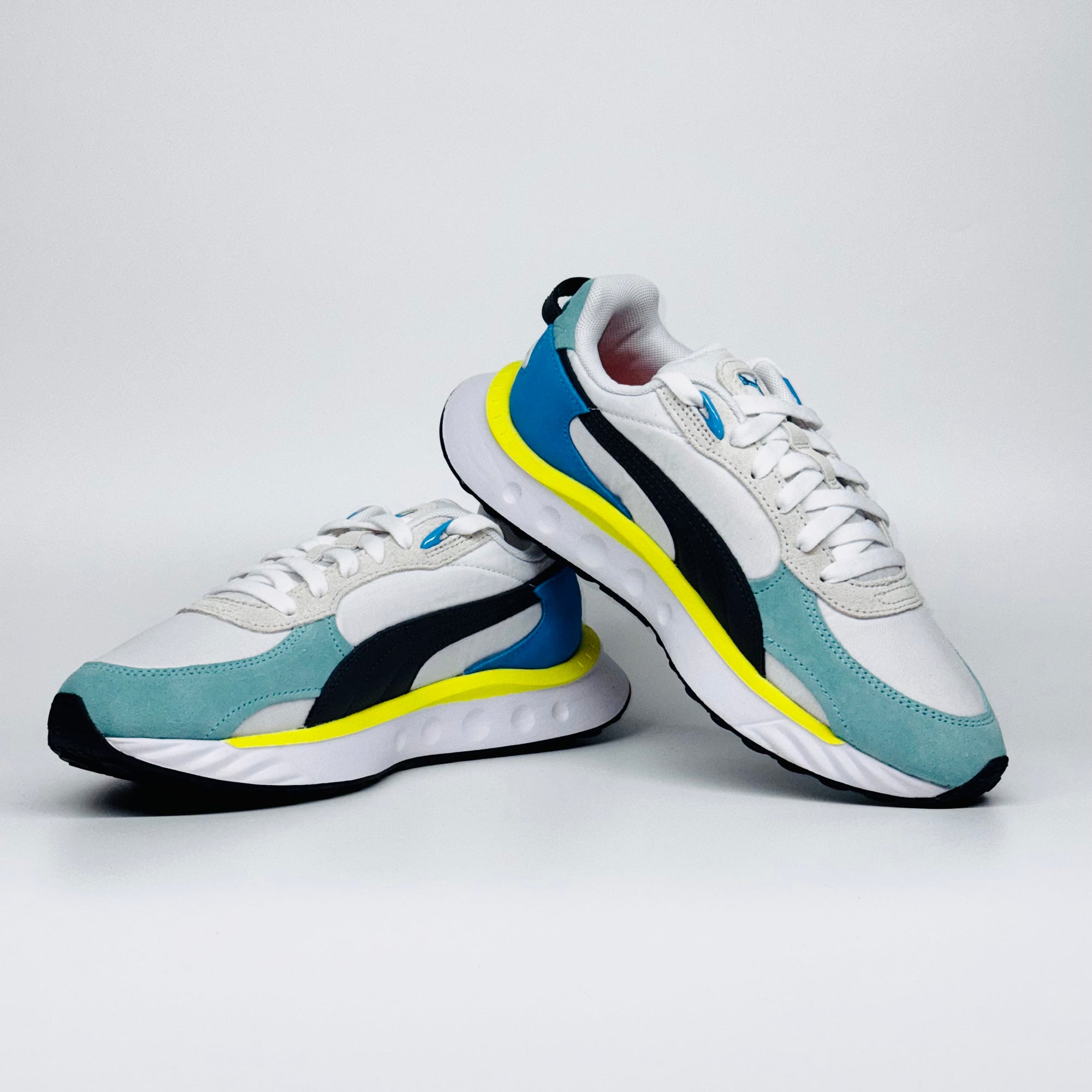 Чоловічі кросівки PUMA Wild Rider Rollin - біло-сіро-бірюзового кольору з жовтими акцентами, європейський бренд, якісне взуття.