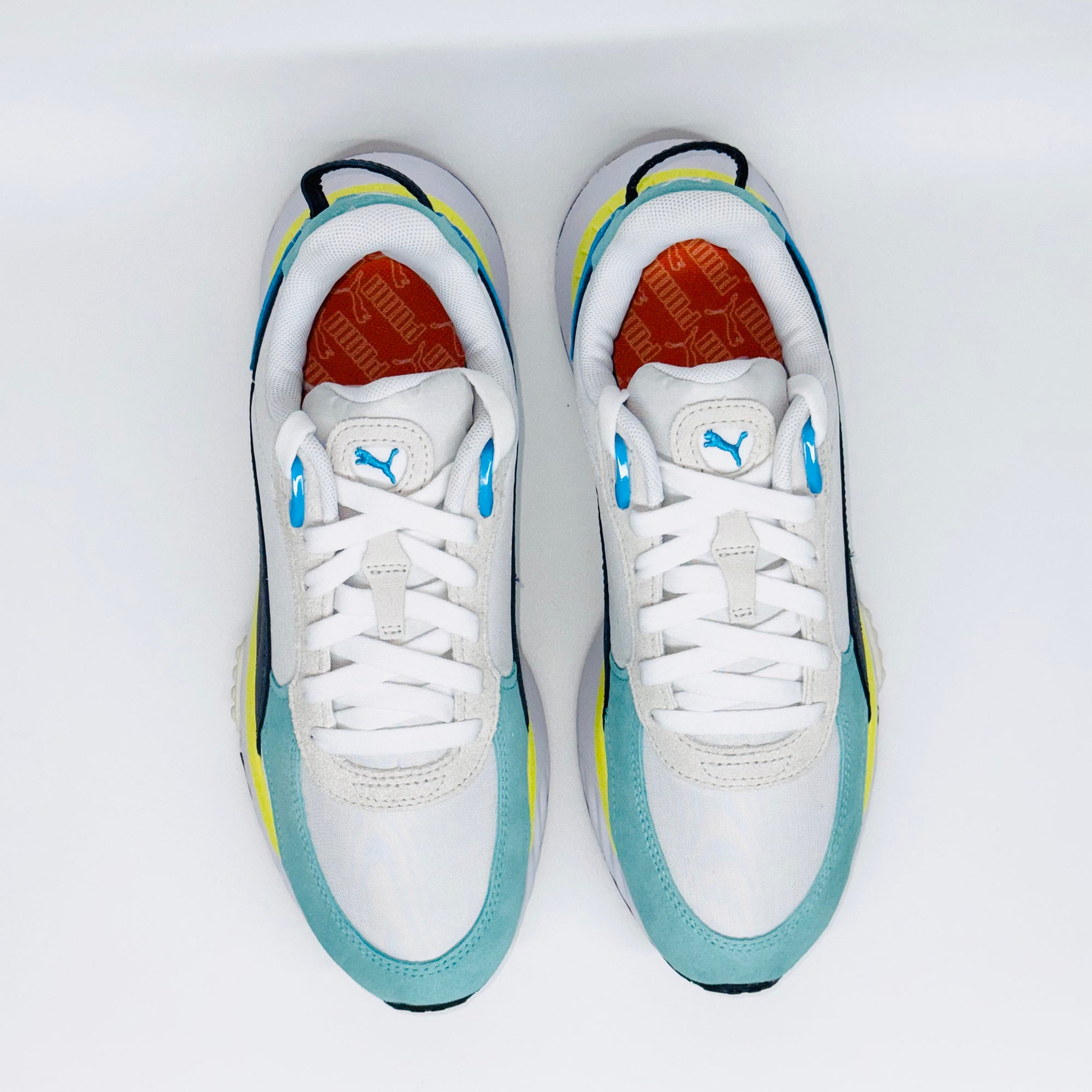 Чоловічі кросівки PUMA Wild Rider Rollin - біло-сіро-бірюзового кольору з жовтими акцентами, європейський бренд, якісне взуття.